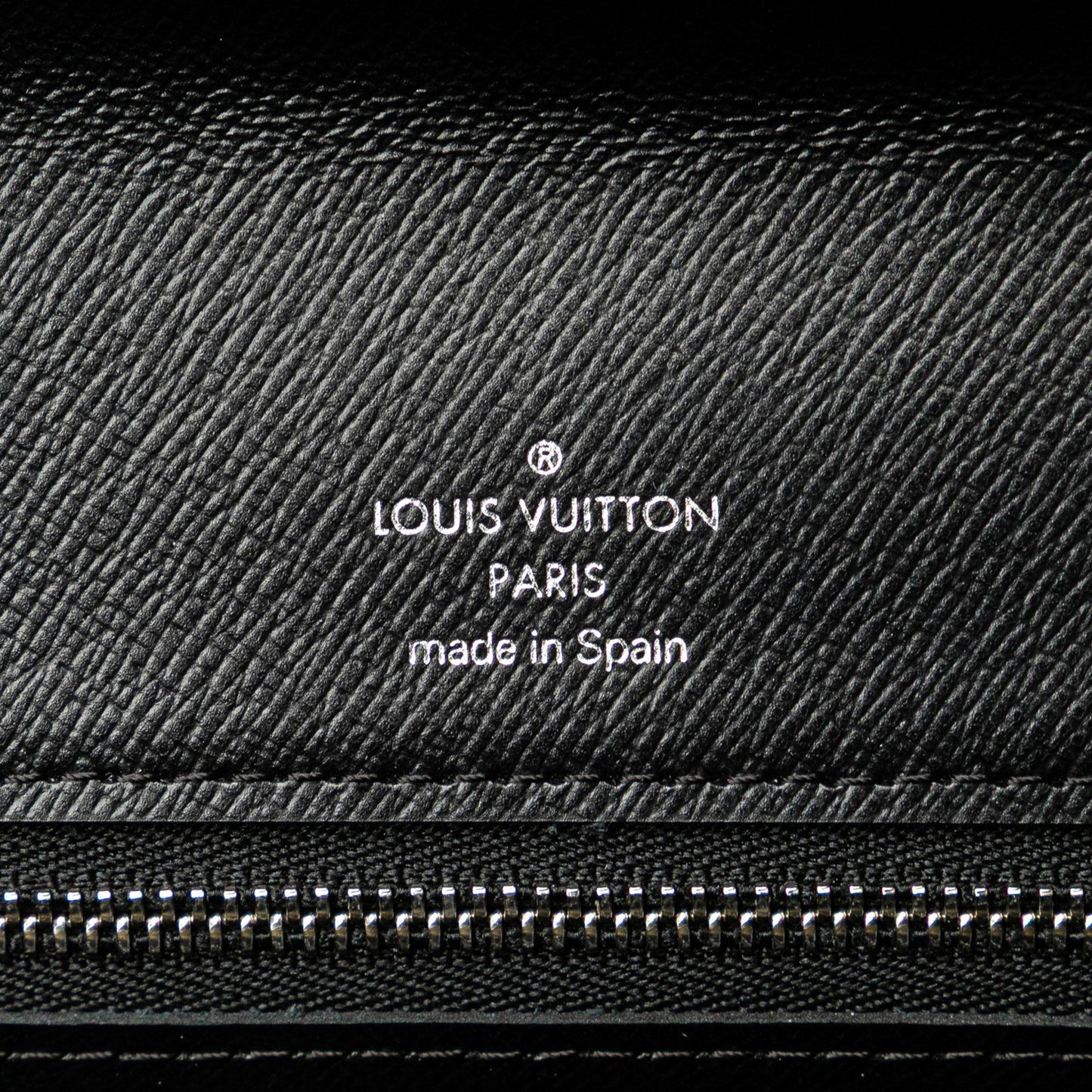 Louis Vuitton Taiga Selenga