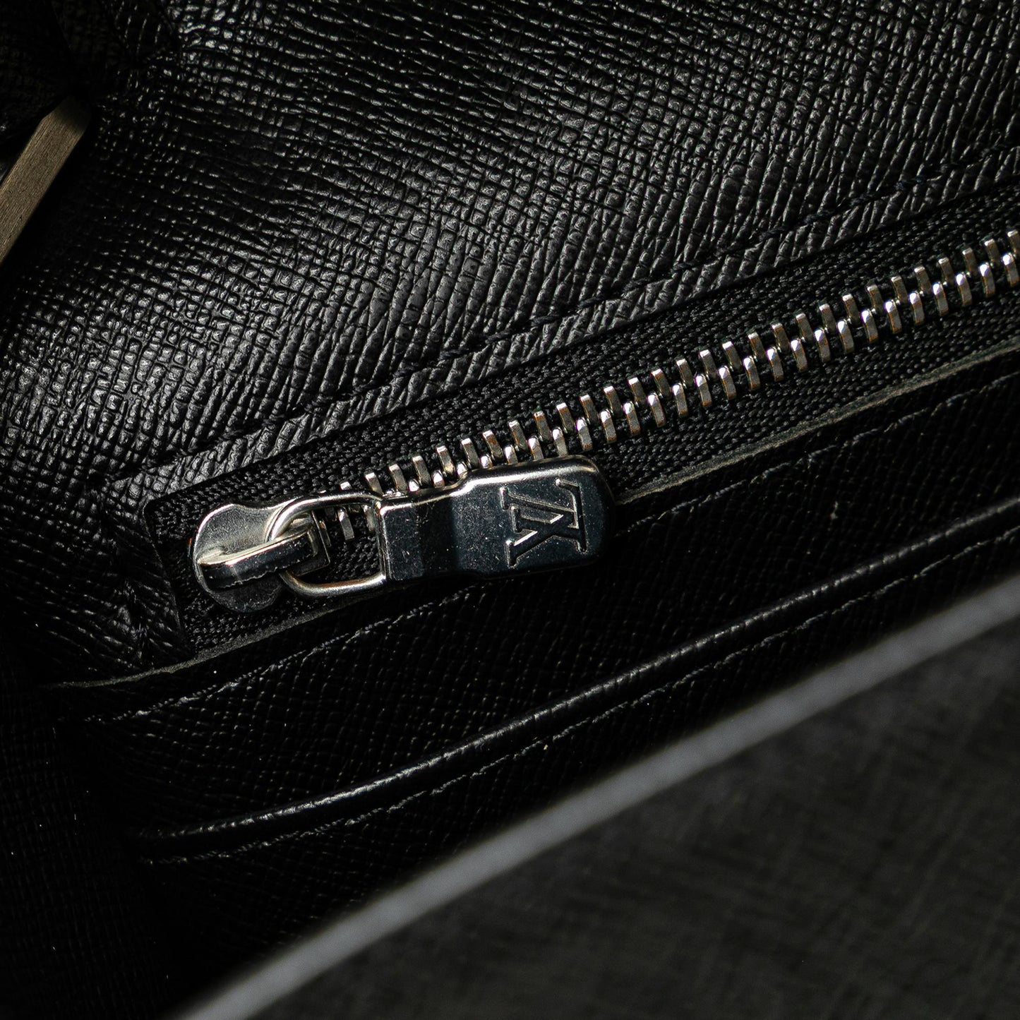 Louis Vuitton Taiga Selenga