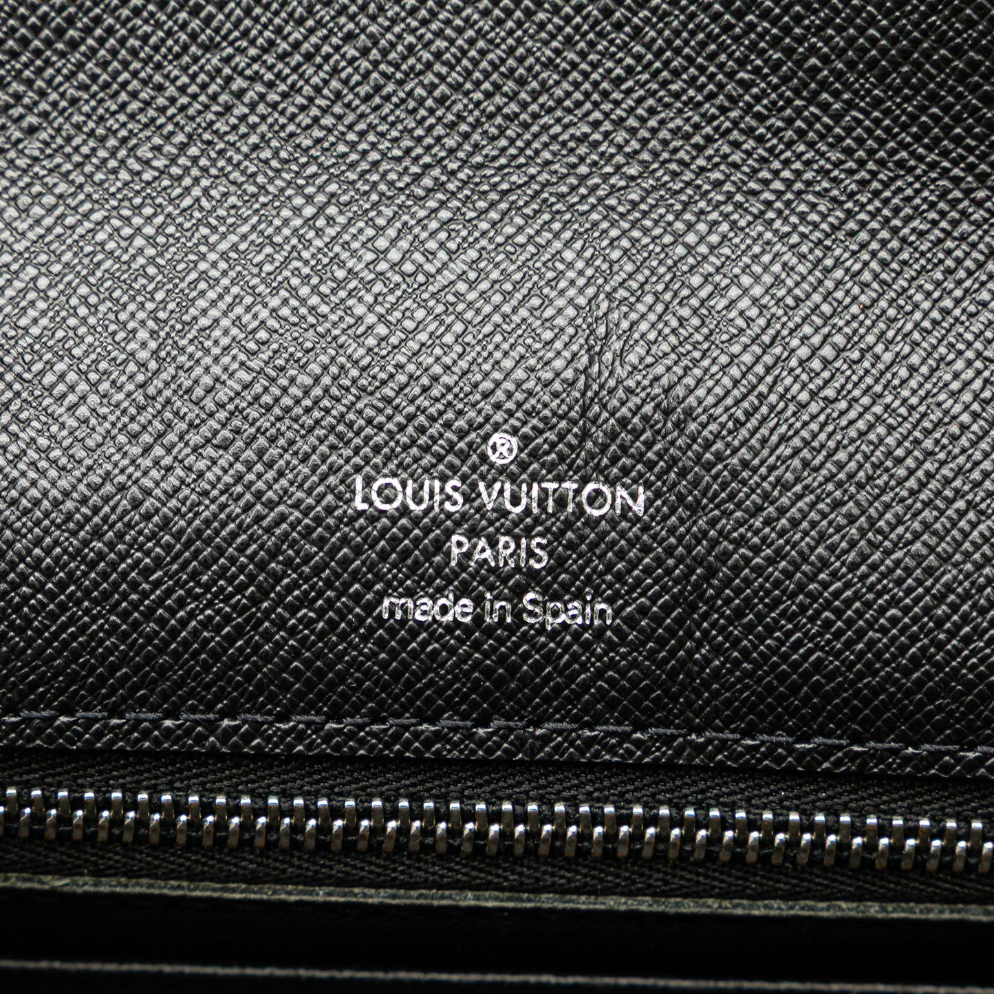 Louis Vuitton Taiga Selenga
