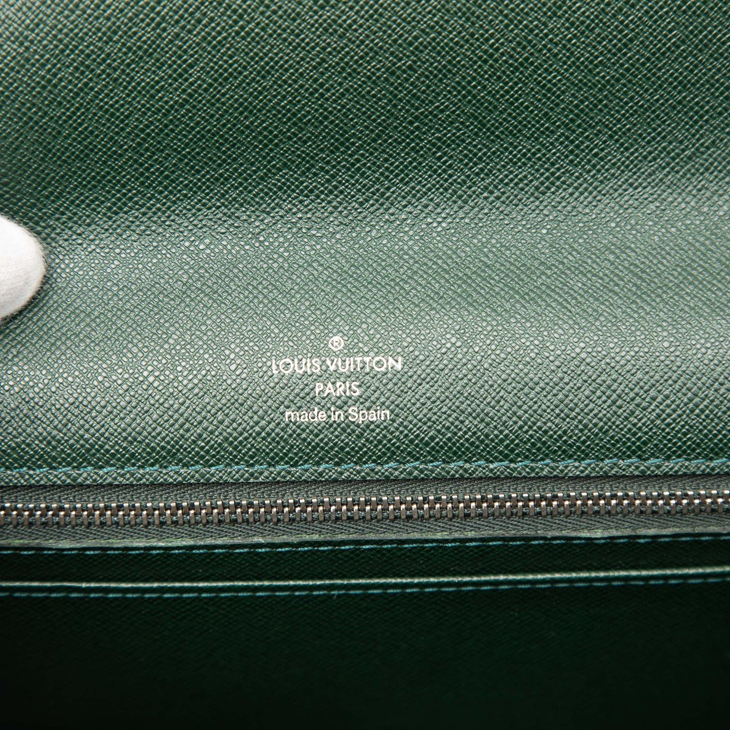 Louis Vuitton Taiga Selenga