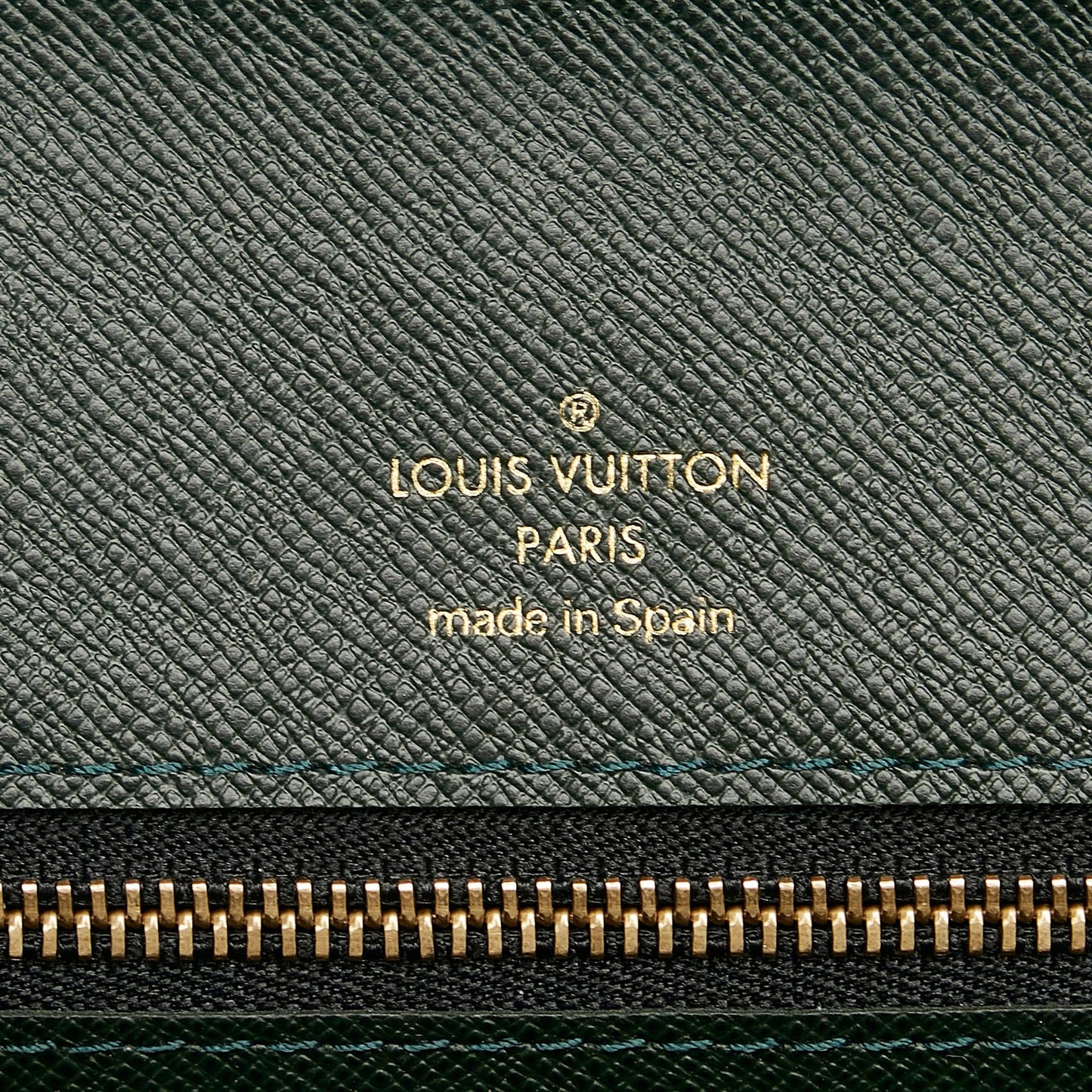 Louis Vuitton Taiga Selenge (SHG-XwKa9Q)