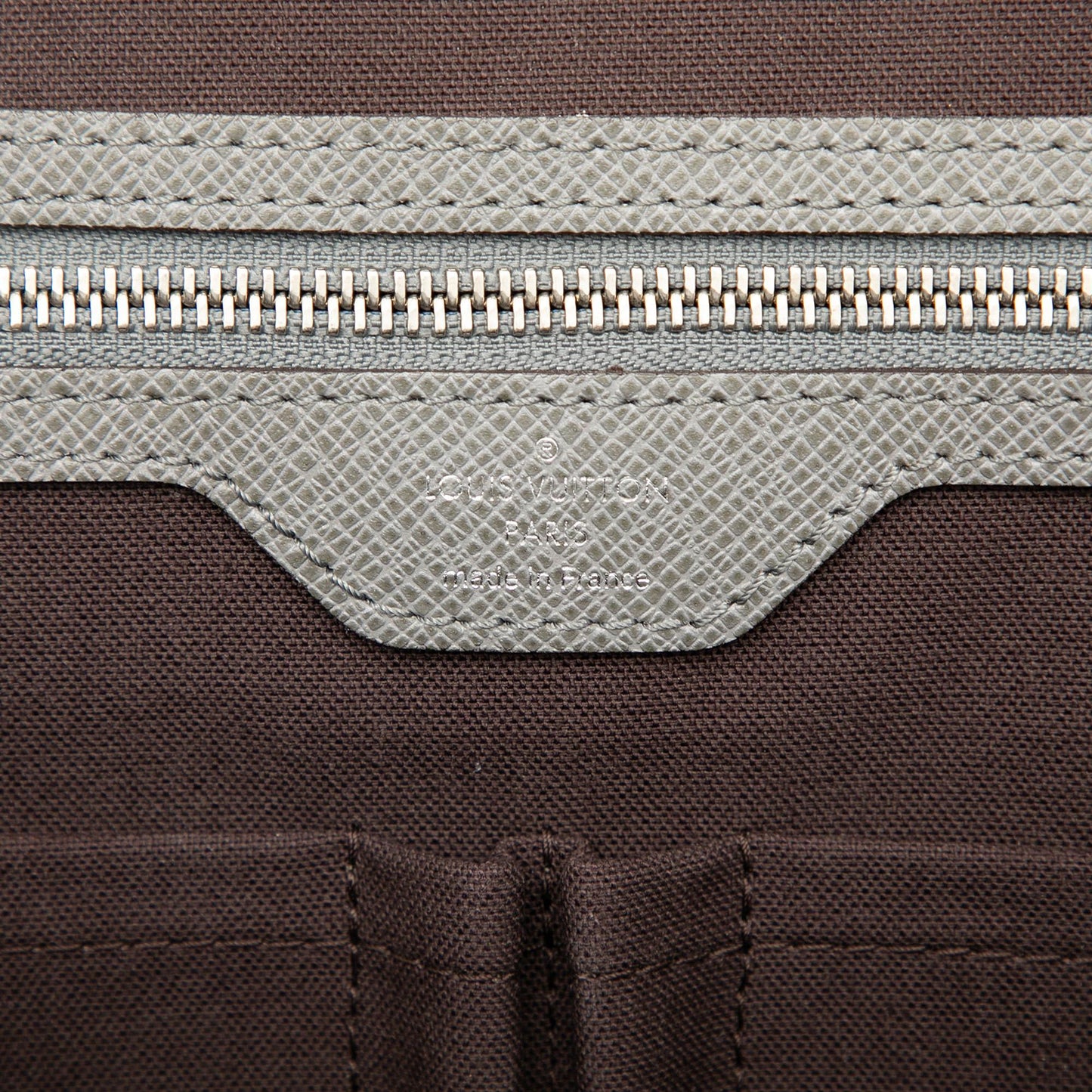 Louis Vuitton Taiga Vassili GM
