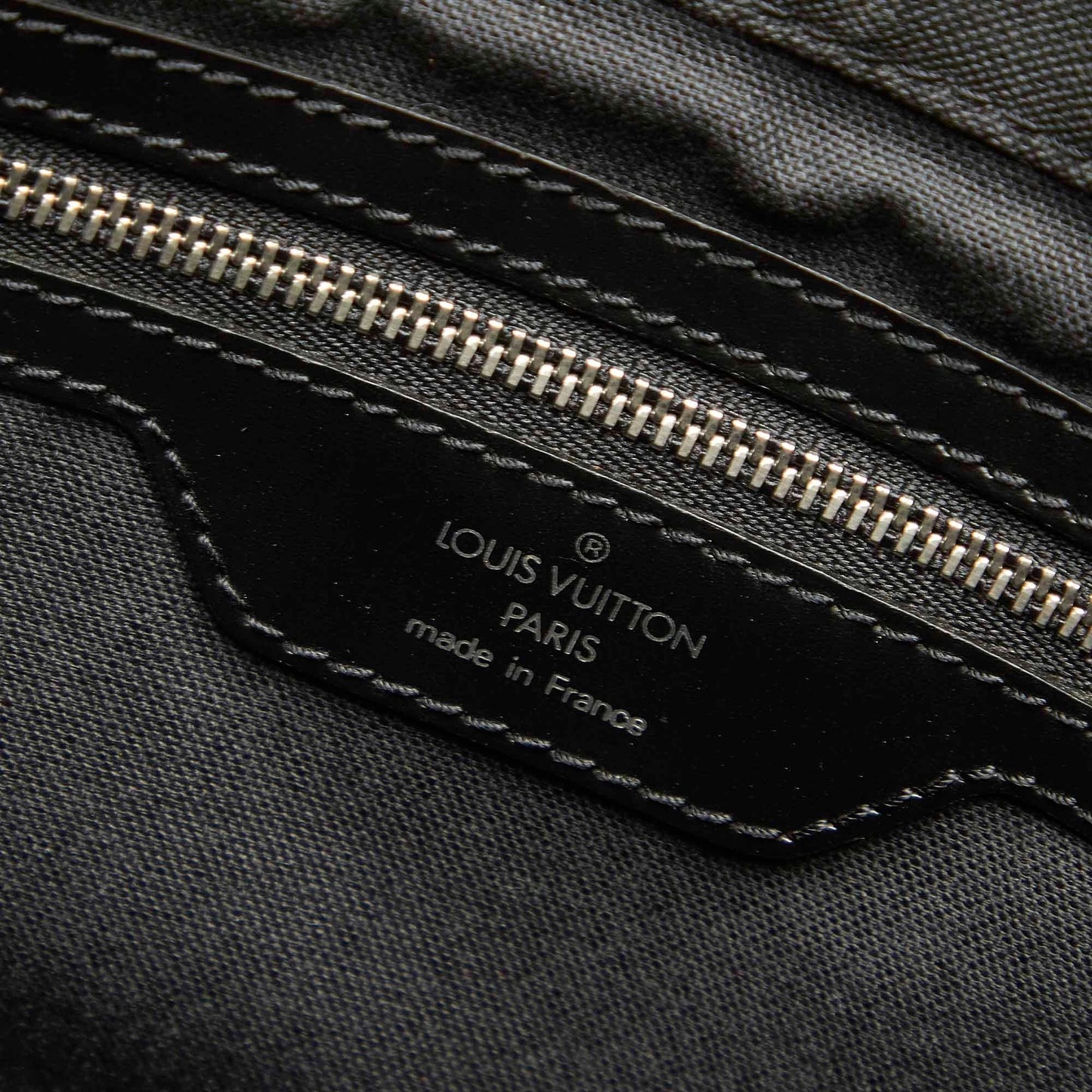Louis Vuitton Taiga Viktor (SHG-32143)