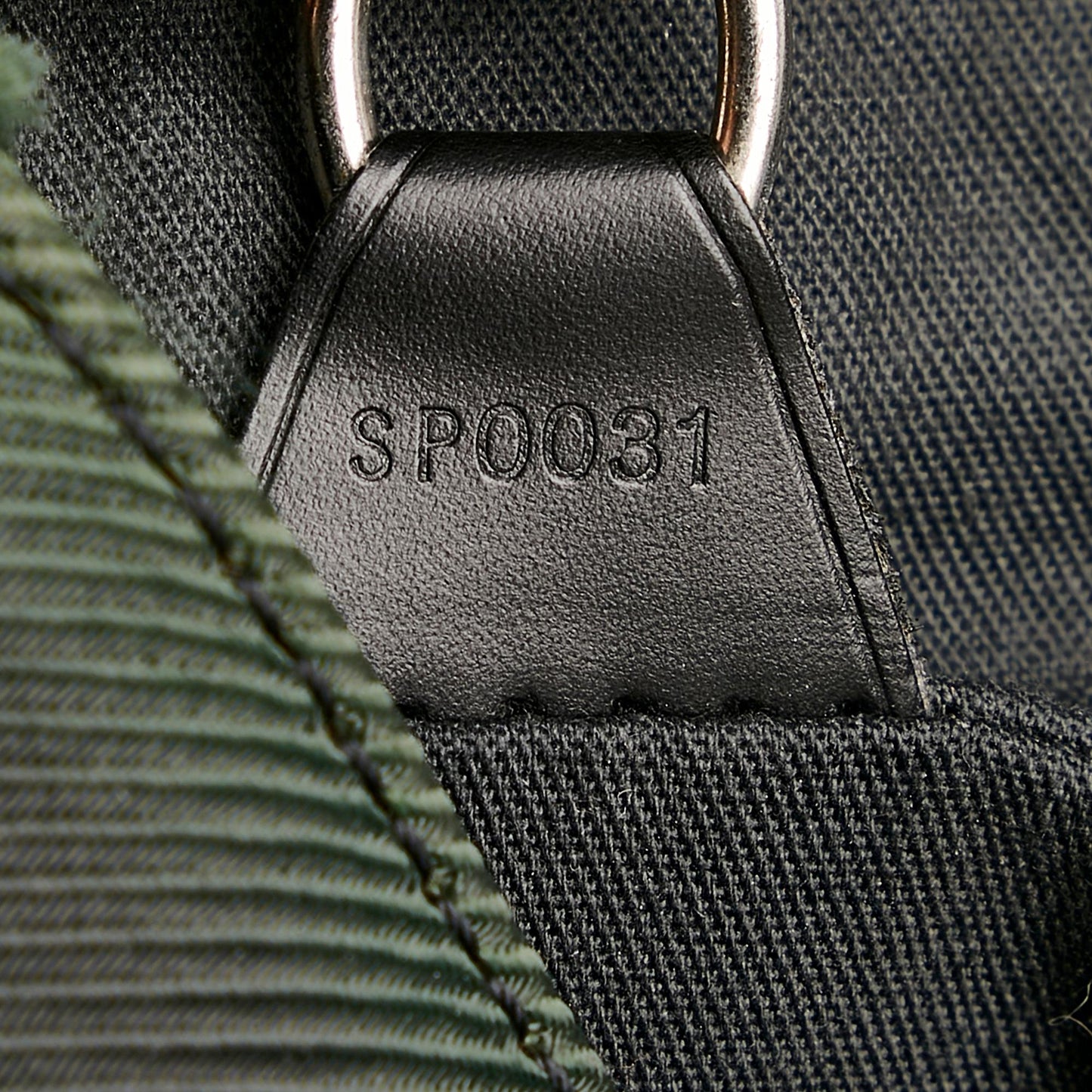 Louis Vuitton Taiga Viktor (SHG-jHeQnK)