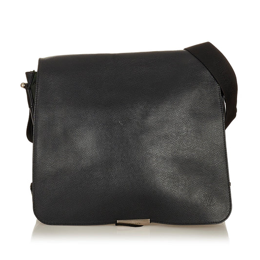 Louis Vuitton Taiga Viktor (SHG-jHeQnK)