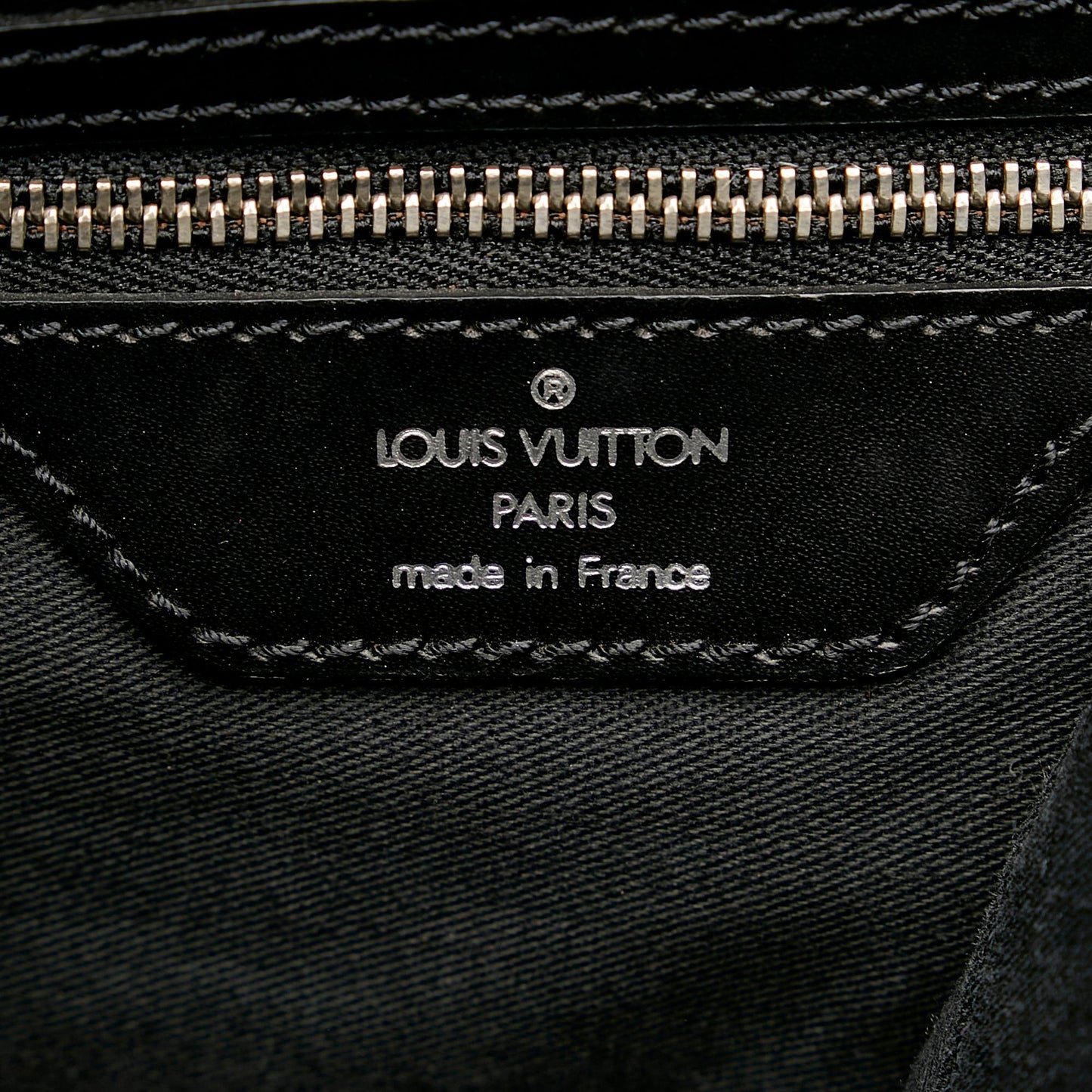 Louis Vuitton Taiga Viktor (SHG-jHeQnK)