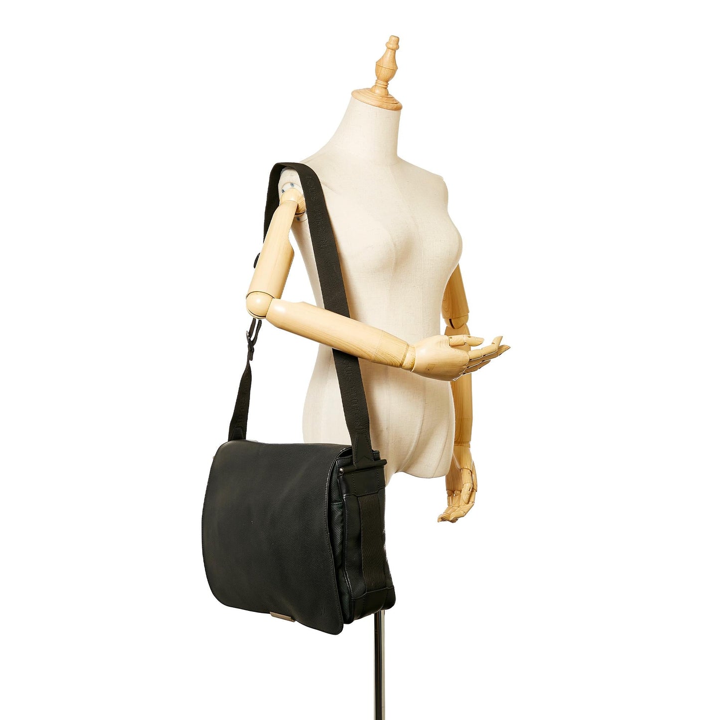Louis Vuitton Taiga Viktor (SHG-NsTMbm)