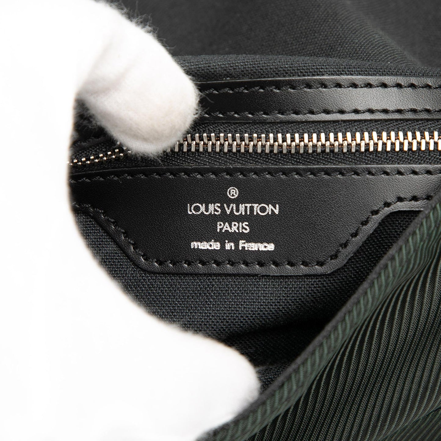 Louis Vuitton Taiga Viktor