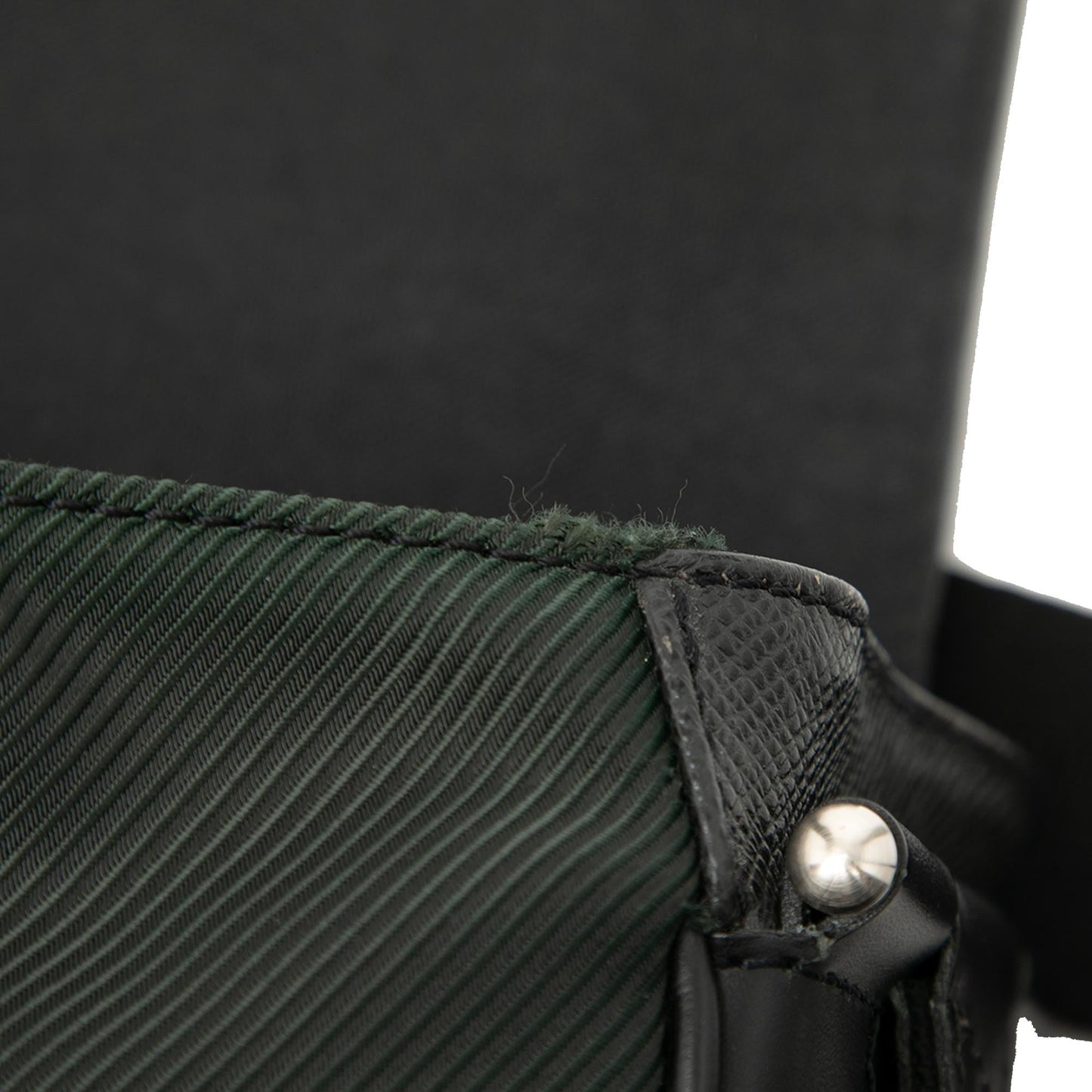 Louis Vuitton Taiga Viktor
