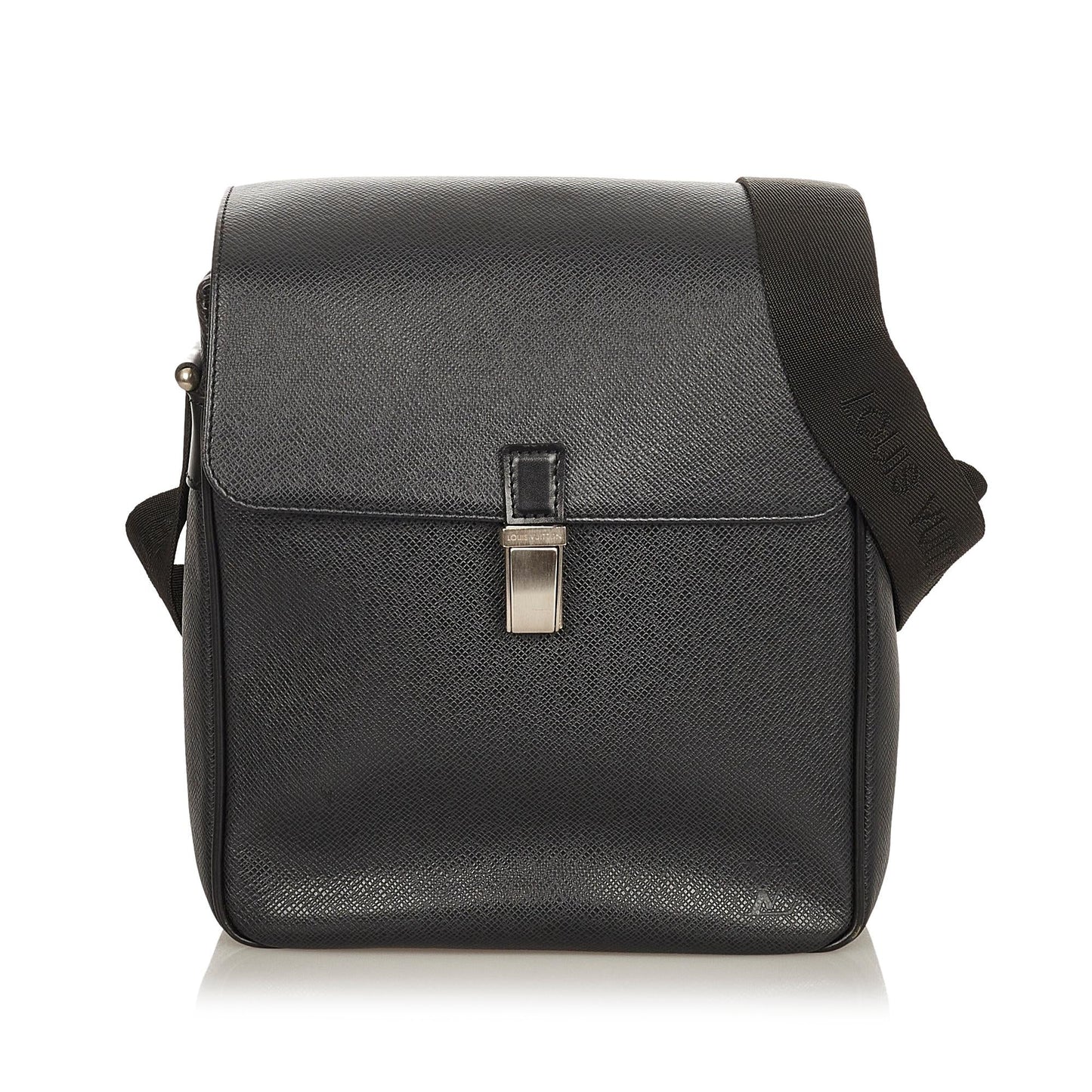 Louis Vuitton Taiga Yaranga (SHG-25474)