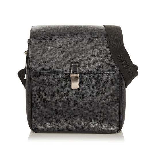 Louis Vuitton Taiga Yaranga (SHG-25474)