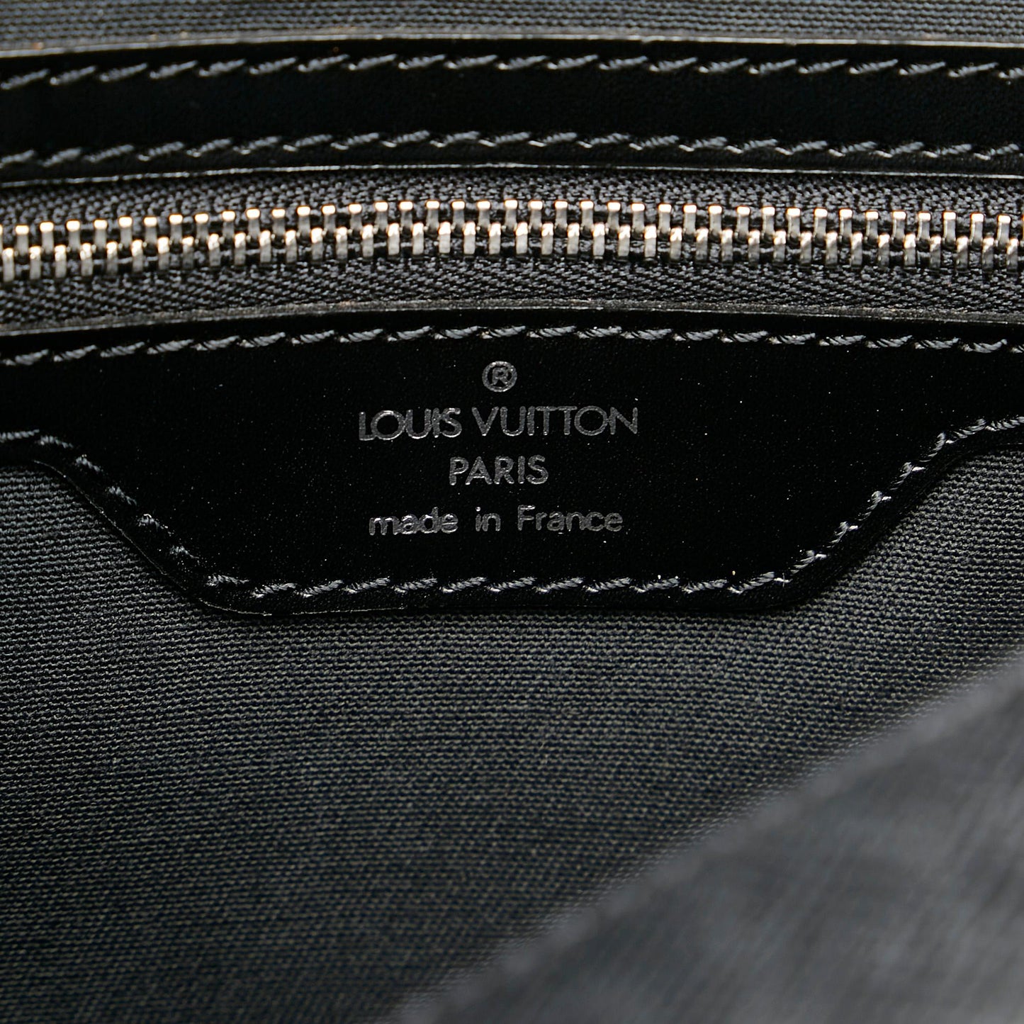 Louis Vuitton Taiga Yaranga (SHG-25474)