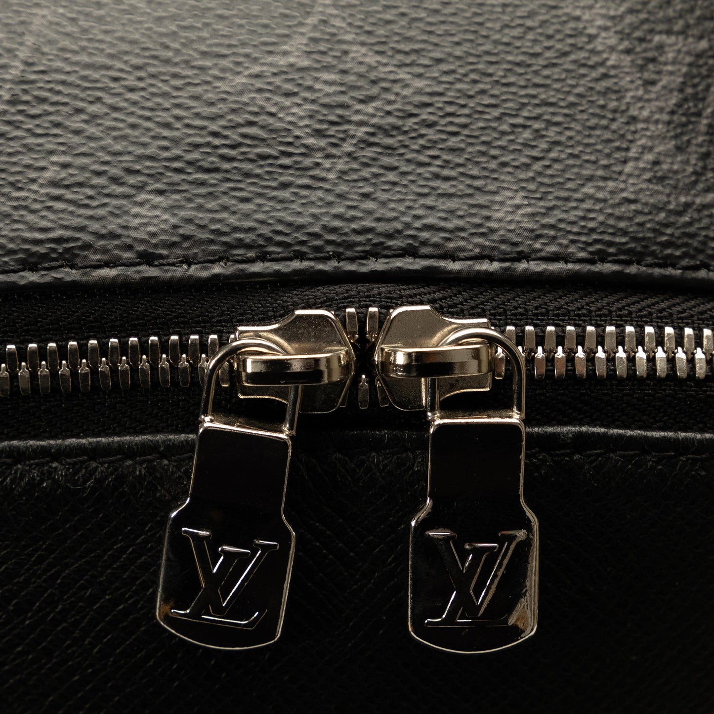 Louis Vuitton Taigarama Eclipse Discovery PM (SHG-OgV0US)
