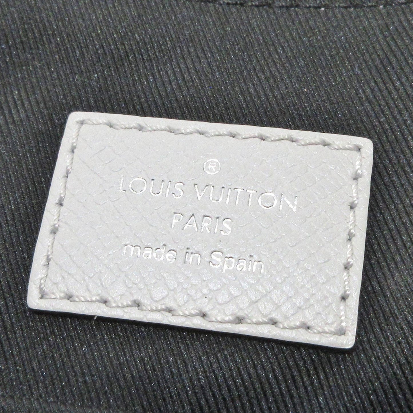 Louis Vuitton Taigarama Outdoor Flap Messenger (SHG-E3Pq4v)