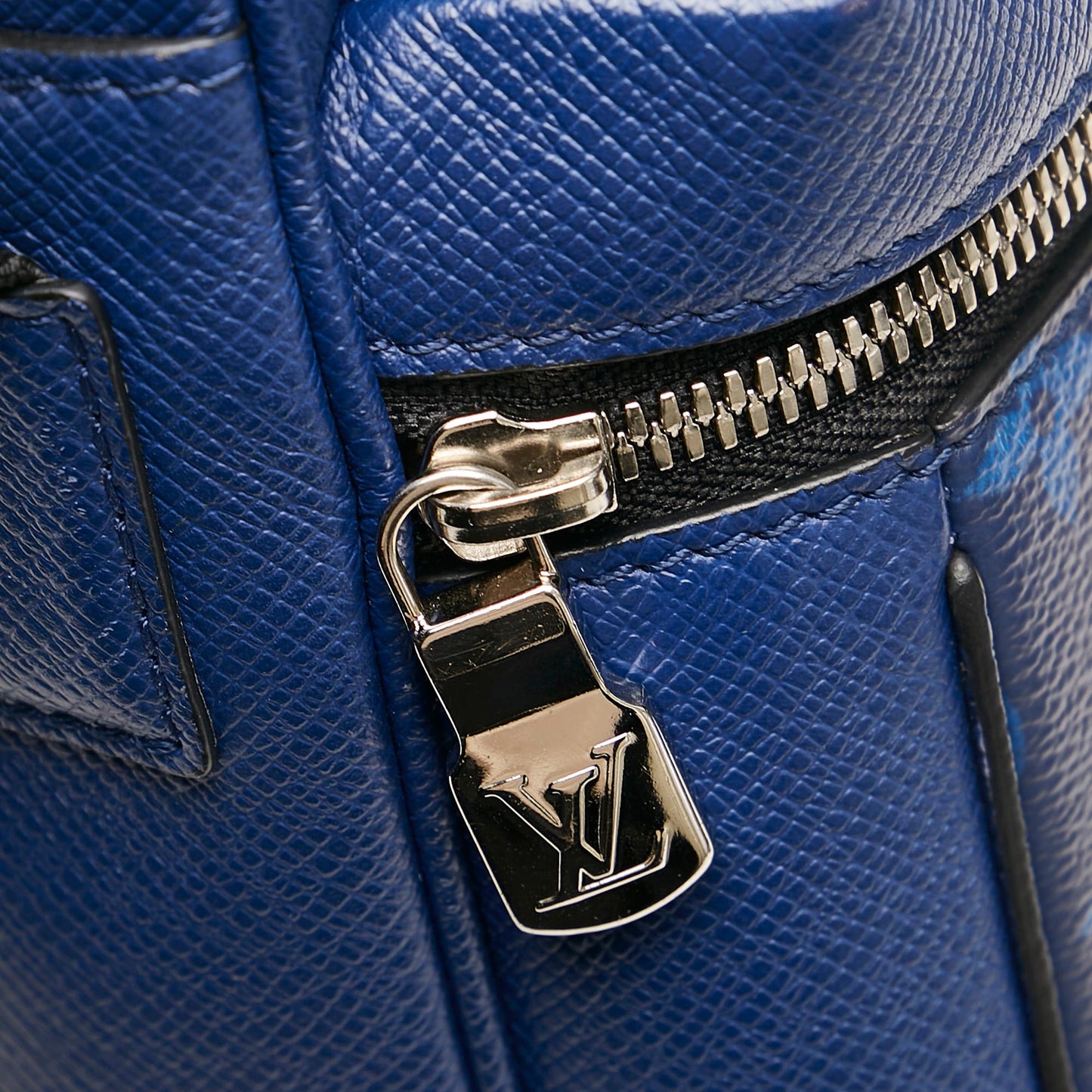 Louis Vuitton Taigarama Outdoor Messenger (SHG-37277)