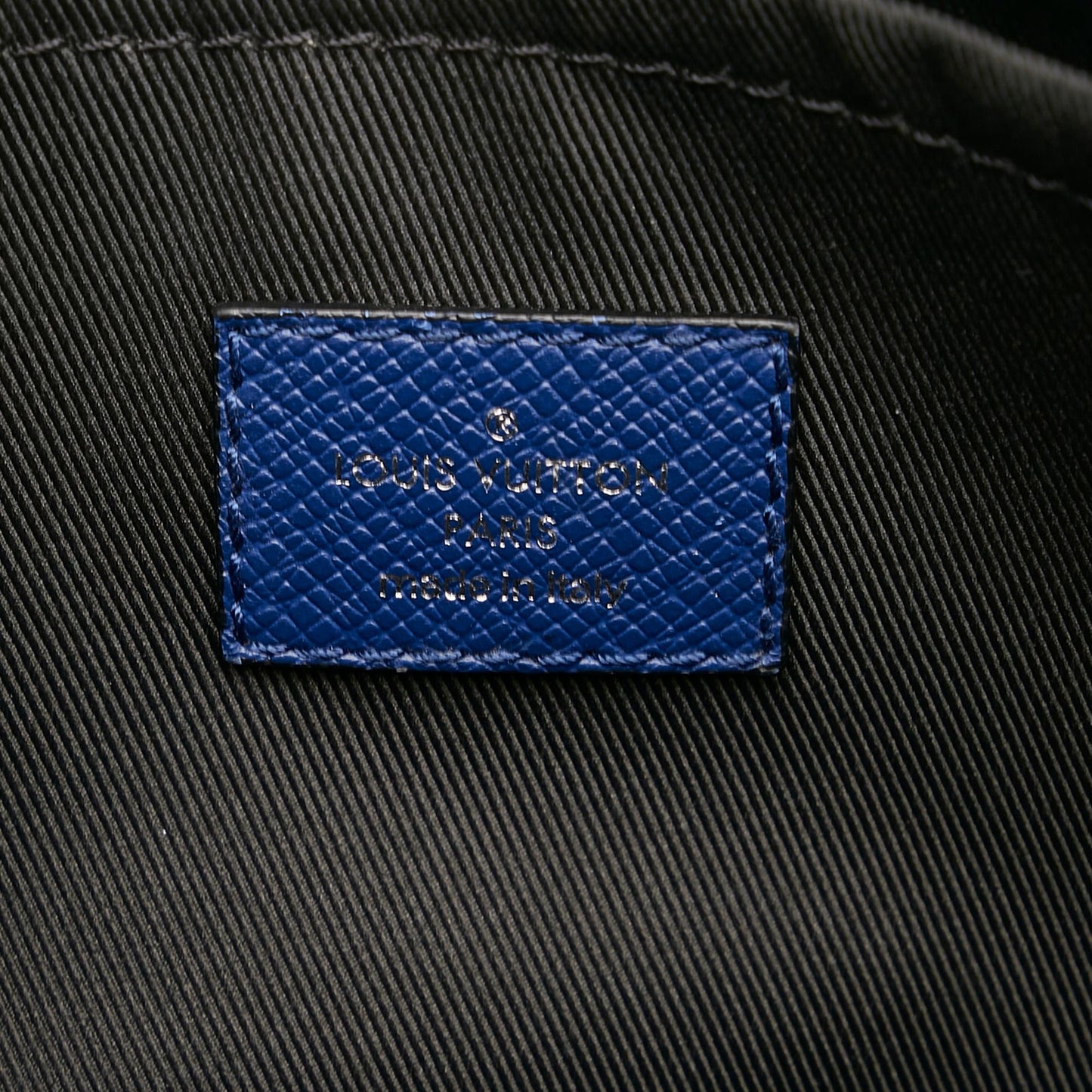 Louis Vuitton Taigarama Outdoor Messenger (SHG-37277)