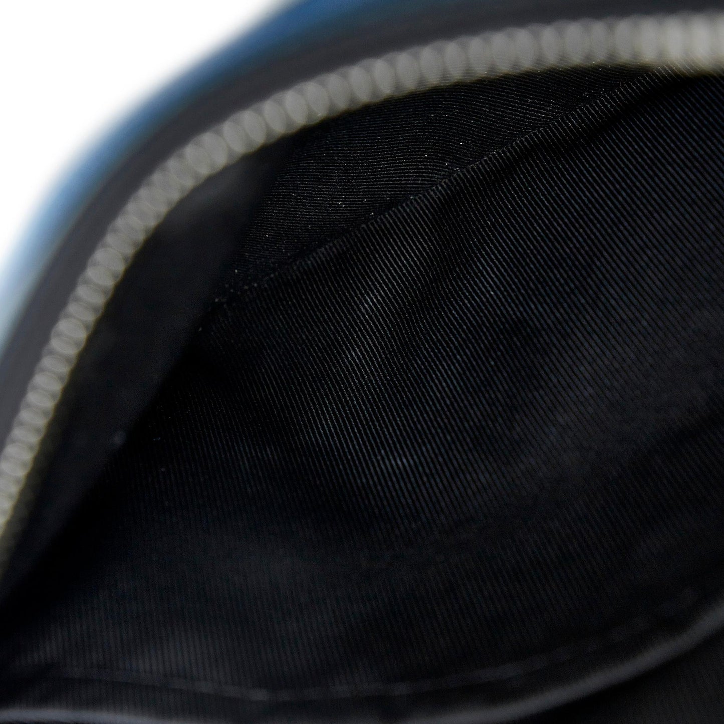 Louis Vuitton Taigarama Outdoor Messenger (SHG-T4M96L)
