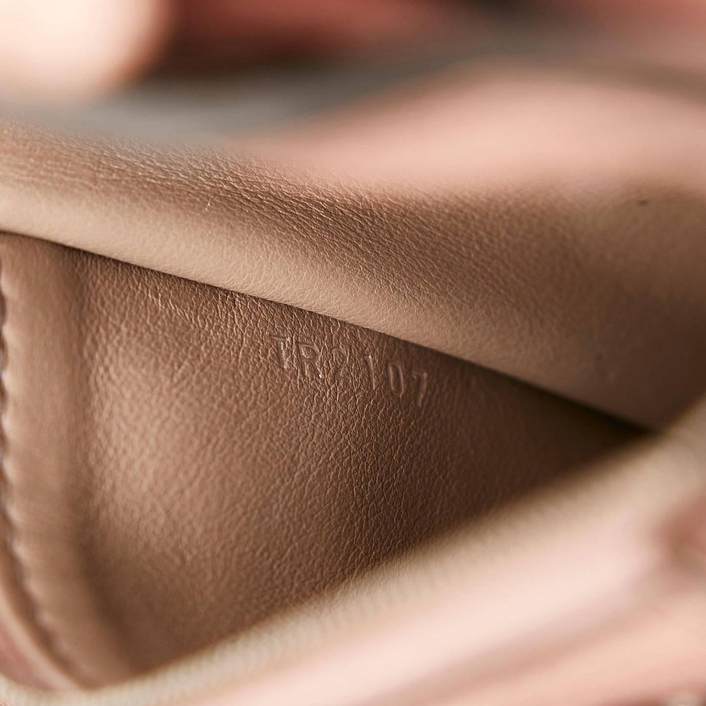 Louis Vuitton Taurillon Capucines BB