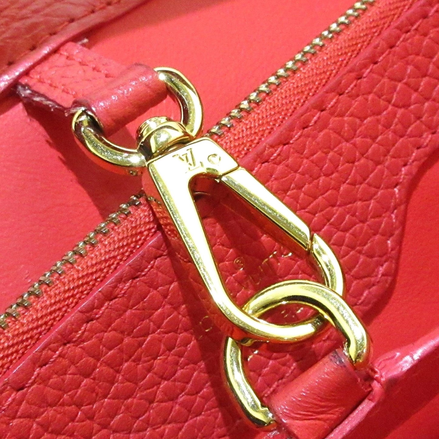 Louis Vuitton Taurillon Capucines MM (SHG-DeuA0c)
