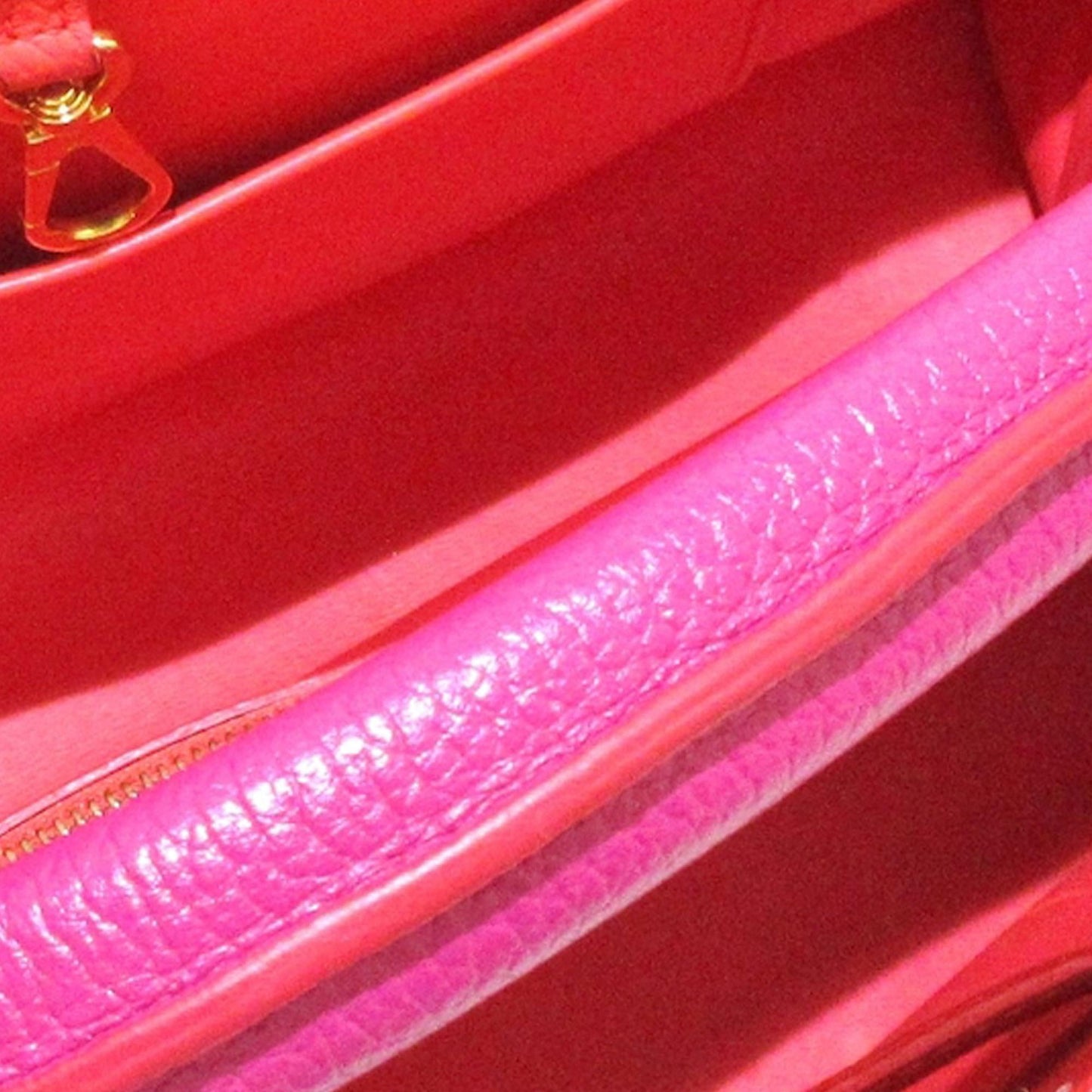Louis Vuitton Taurillon Capucines MM (SHG-DeuA0c)