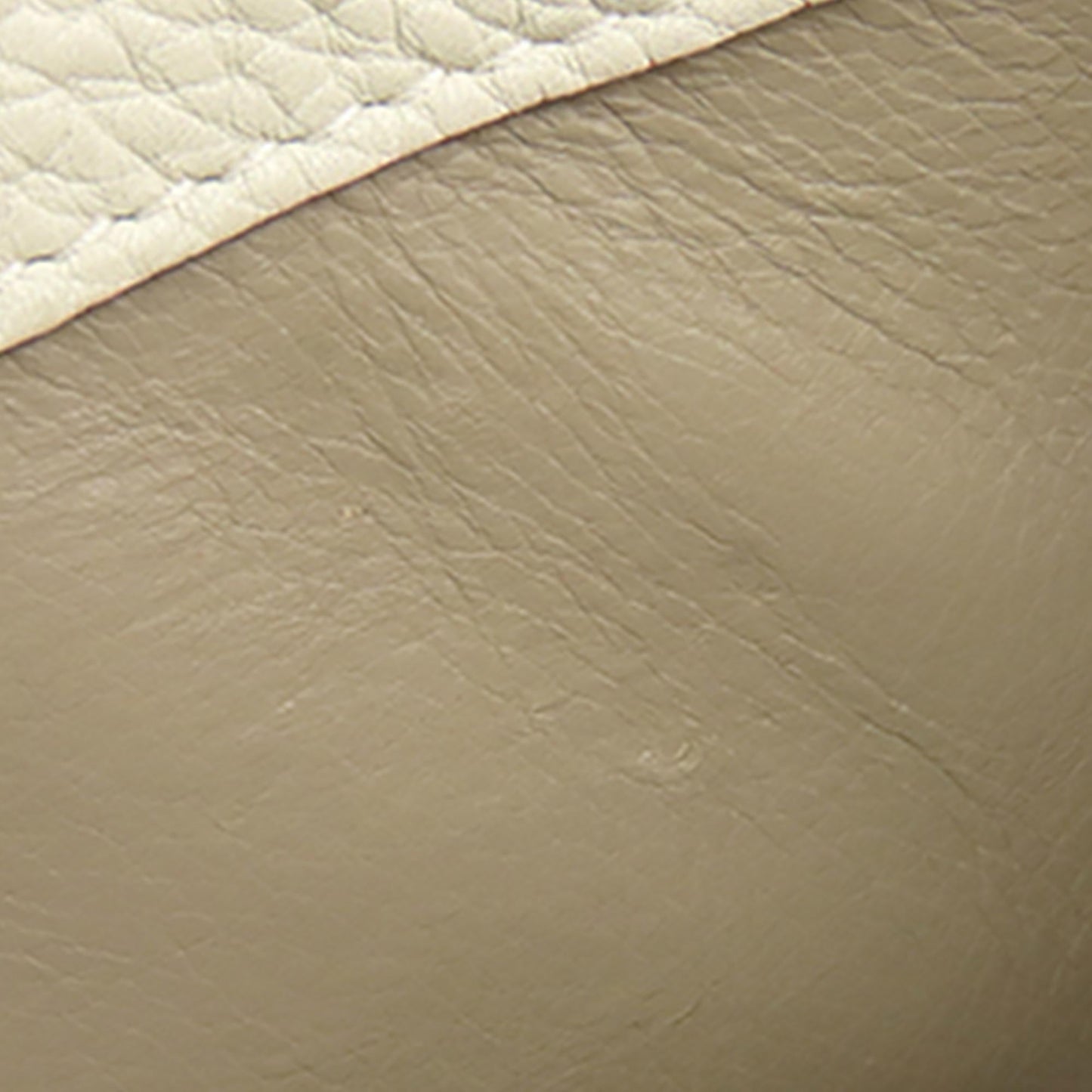 Louis Vuitton Taurillon Capucines MM (SHG-Qdo8dy)