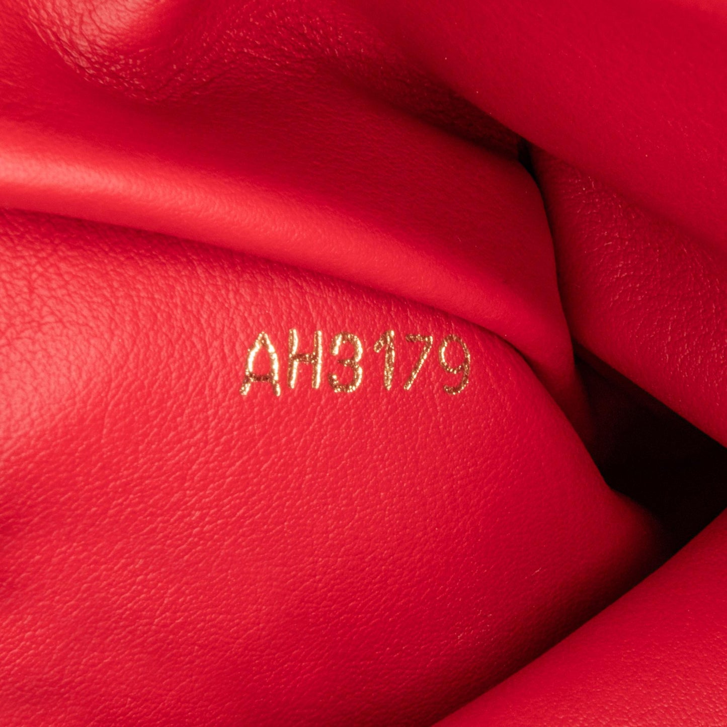 Louis Vuitton Taurillon Capucines MM (SHG-ph5xoX)