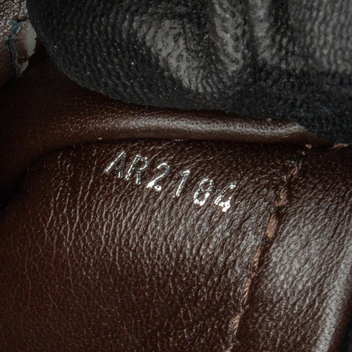 Louis Vuitton Taurillon Capucines MM (SHG-MsIgT1)