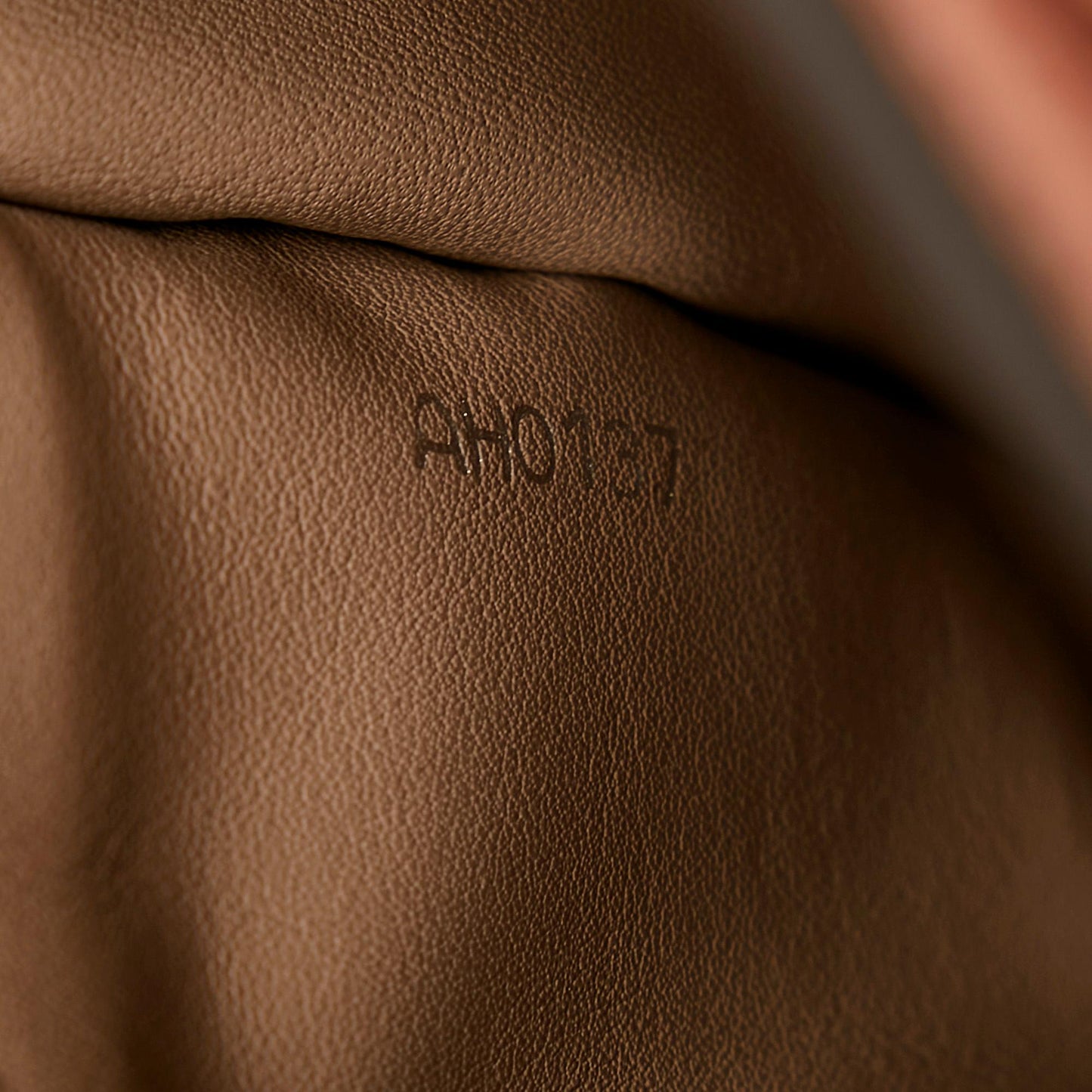 Louis Vuitton Taurillon Capucines PM (SHG-26073)