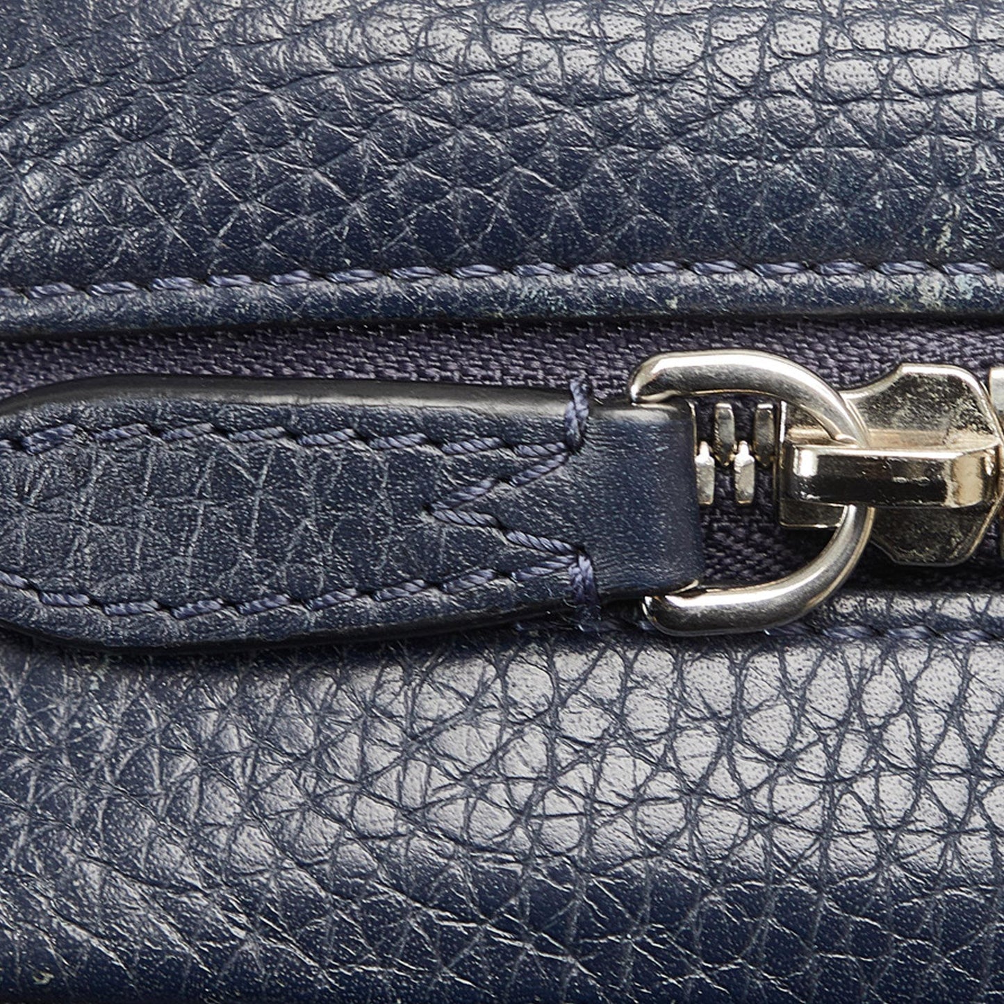Louis Vuitton Taurillon Danube LV Circle  PM (SHG-n3Hrmy)
