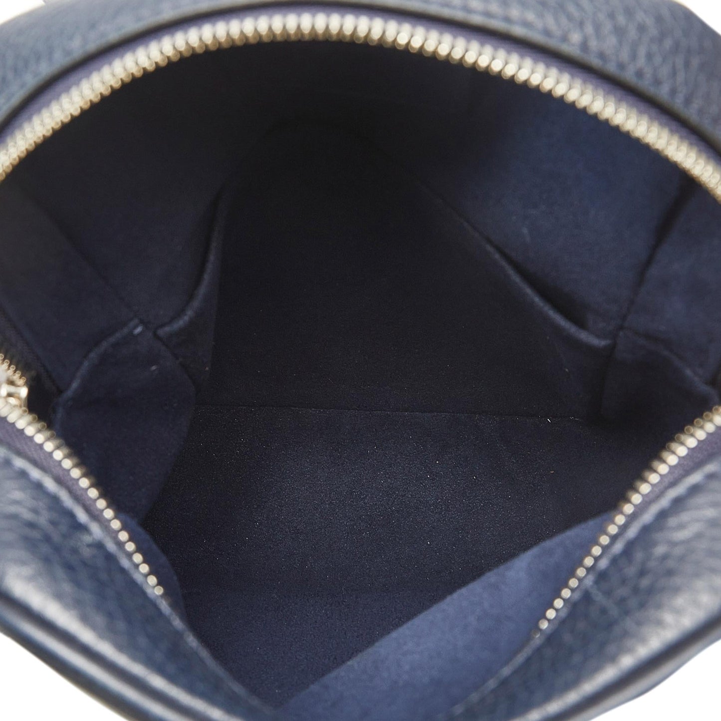 Louis Vuitton Taurillon Danube LV Circle  PM (SHG-n3Hrmy)