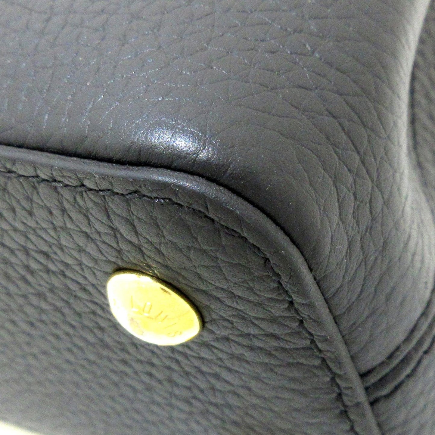 Louis Vuitton Taurillon Mini Capucines (SHG-BSV8eP)