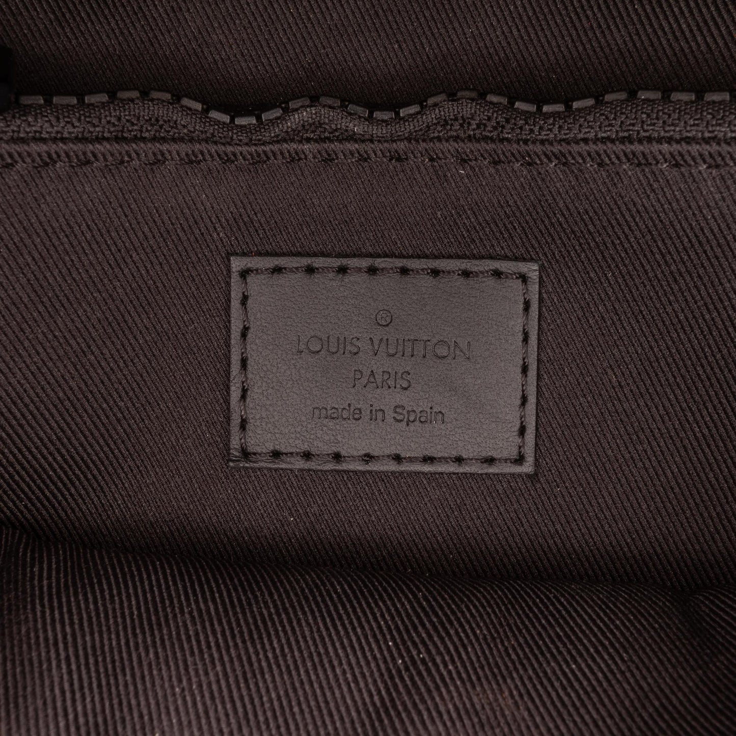 Louis Vuitton Taurillon S Lock Sling Bag (SHG-kz3Aka)