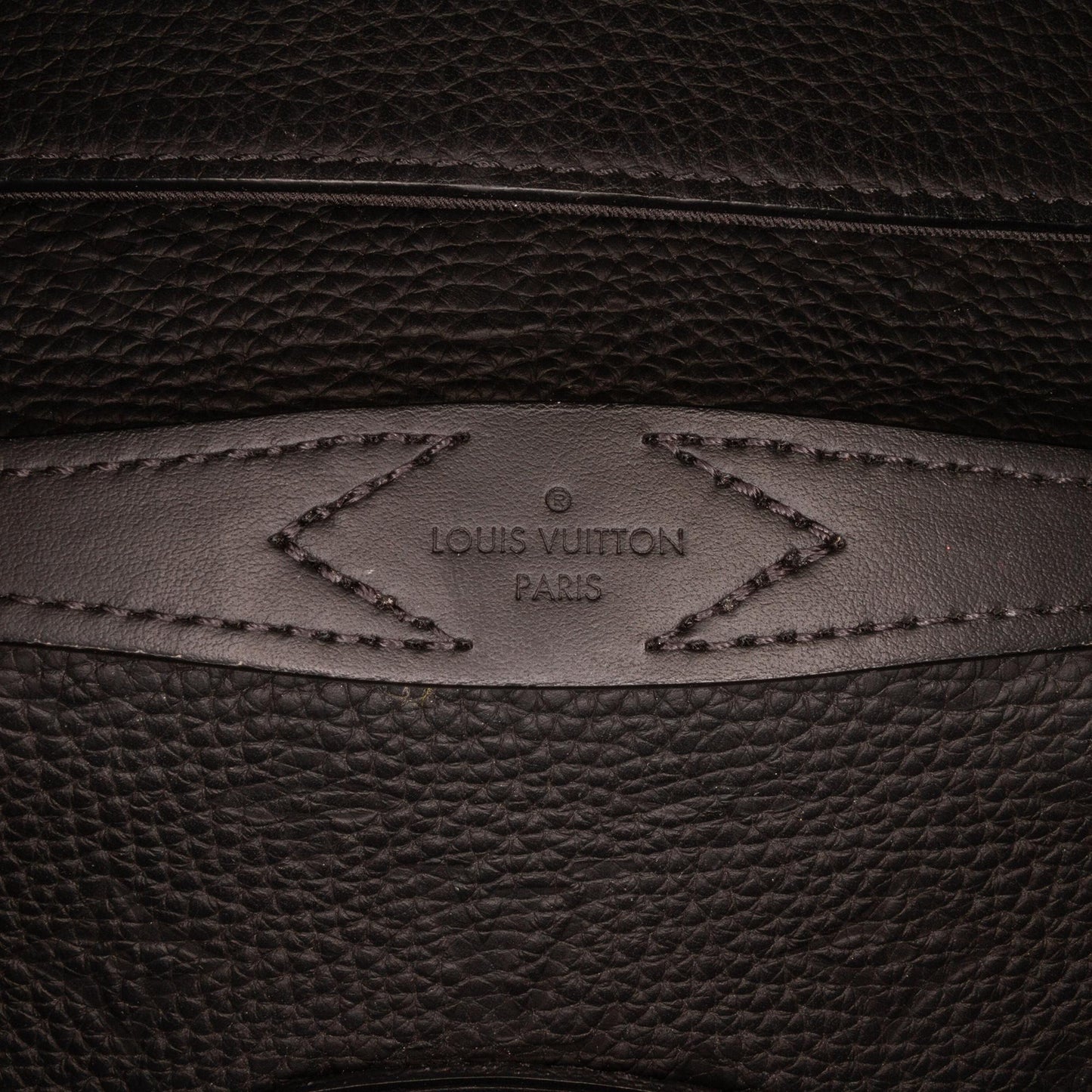 Louis Vuitton Taurillon S Lock Sling Bag (SHG-kz3Aka)