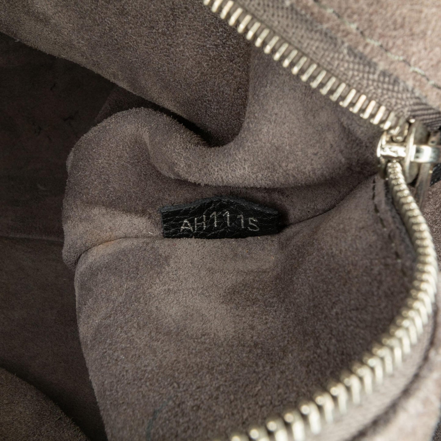 Louis Vuitton Taurillon Soft Lockit MM (SHG-WW7Kw8)
