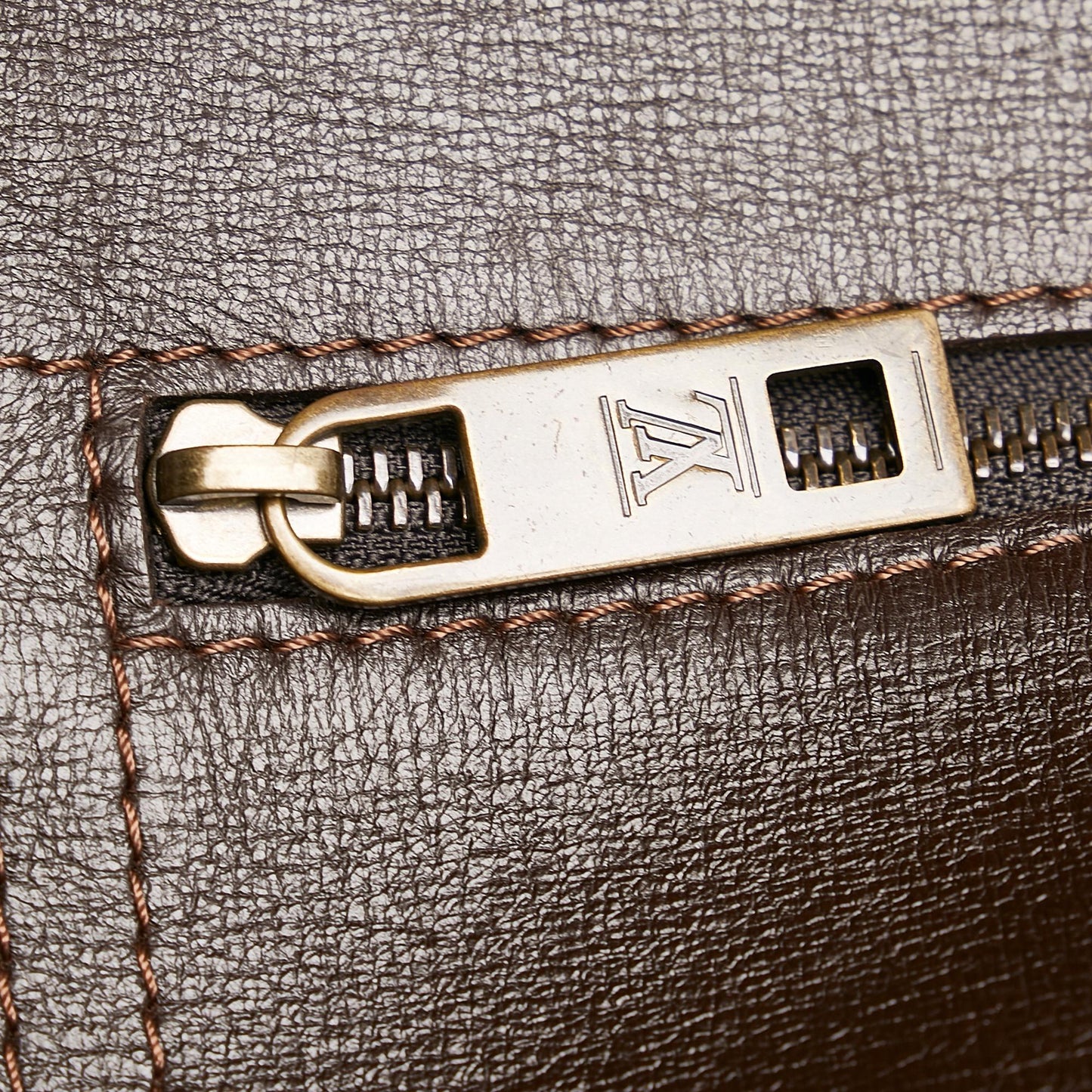 Louis Vuitton Utah Shawnee MM (SHG-26715)
