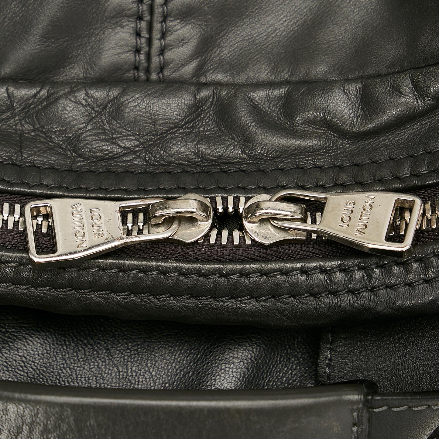 Louis Vuitton V-Line Fast (SHG-24281)