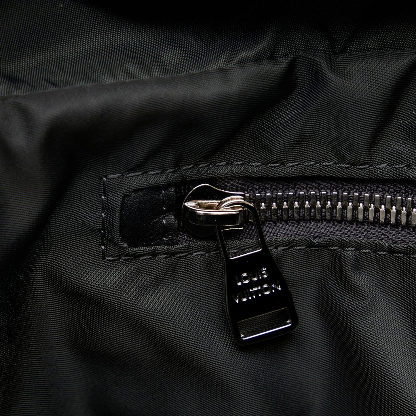 Louis Vuitton V-Line Pulse