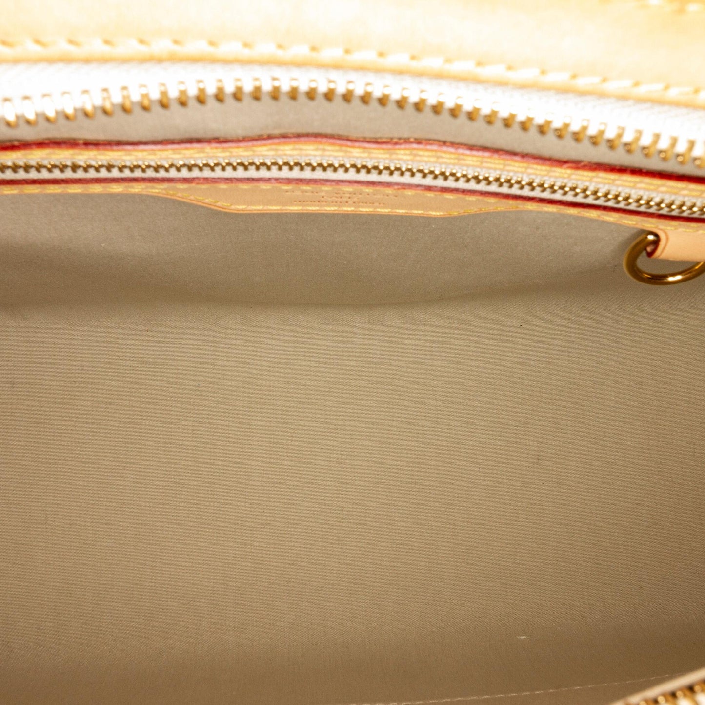 Louis Vuitton Vernis Brea MM (SHG-30230)