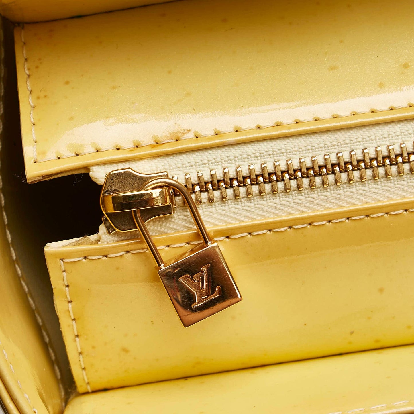 Louis Vuitton Vernis Columbus (SHG-34218)