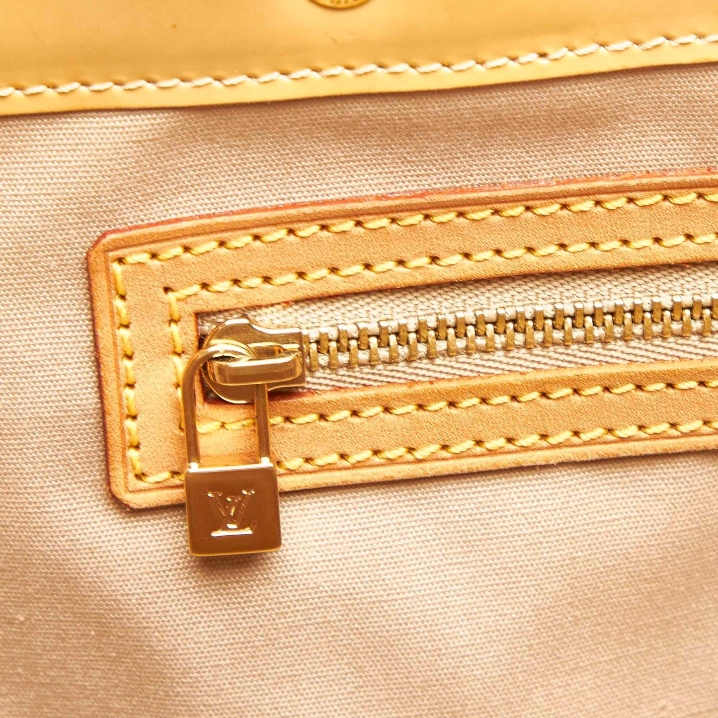 Louis Vuitton Vernis Reade GM (SHG-18041)