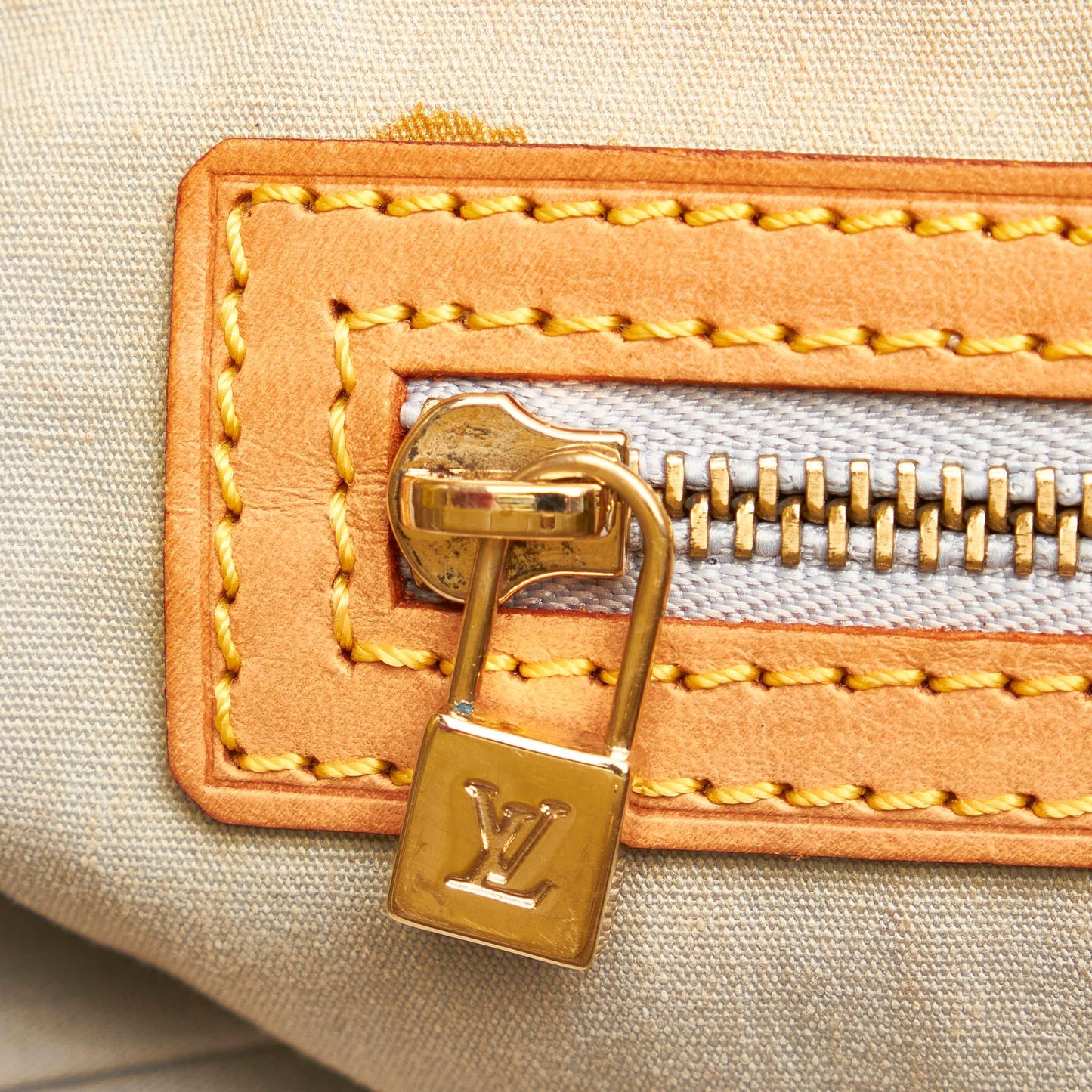 Louis Vuitton Vernis Reade MM (SHG-28174)