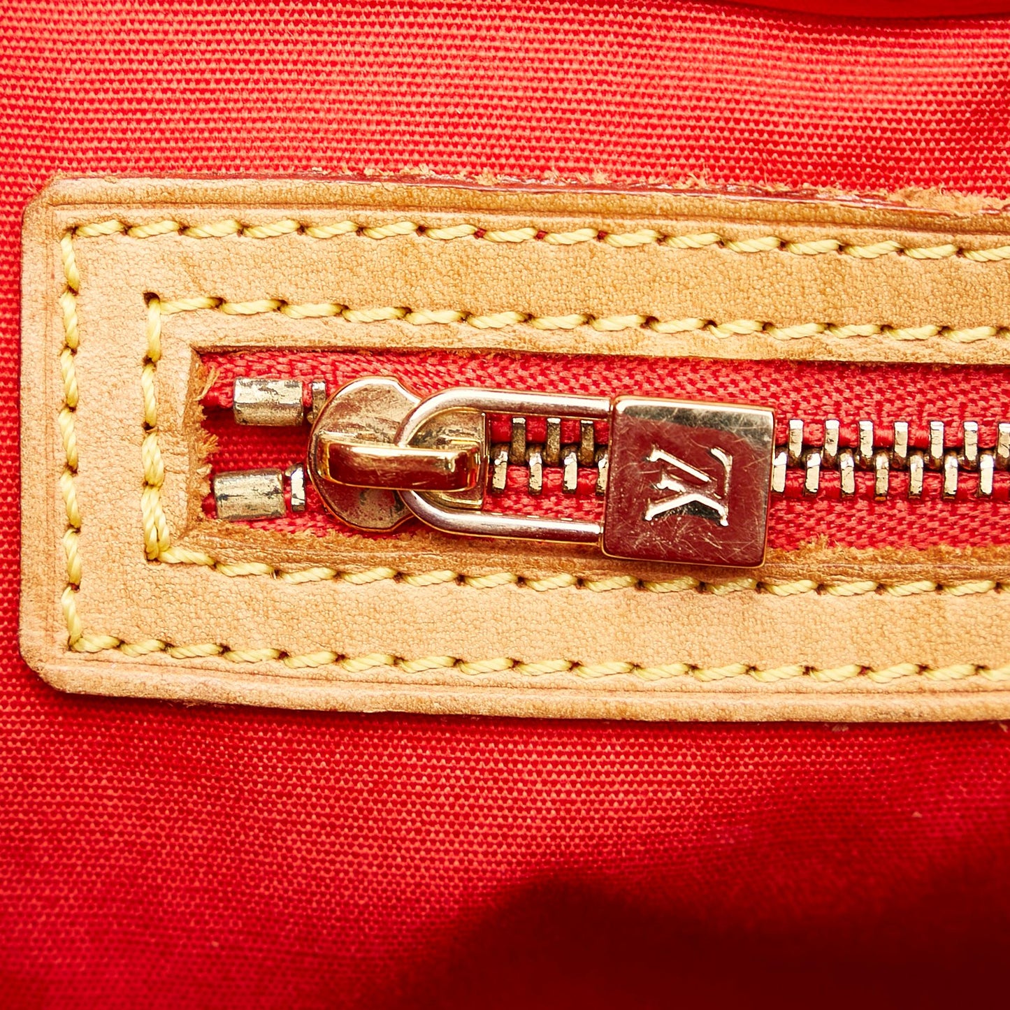 Louis Vuitton Vernis Reade MM (SHG-28496)