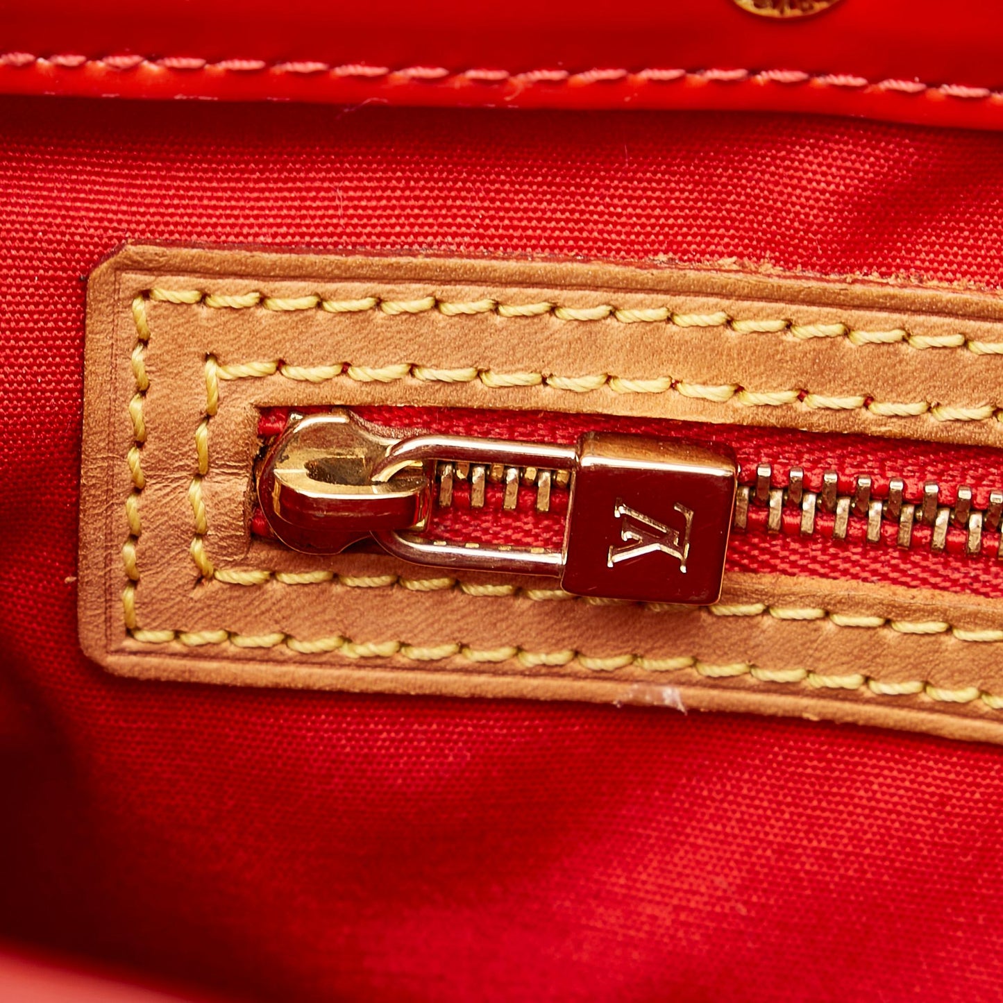 Louis Vuitton Vernis Reade MM (SHG-28815)