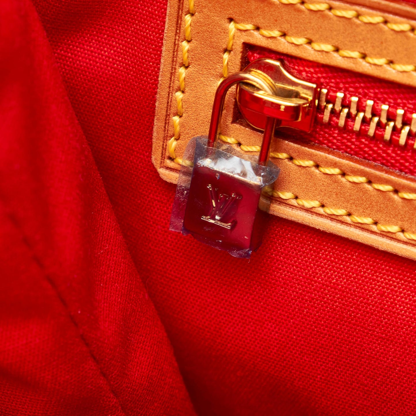 Louis Vuitton Vernis Reade MM (SHG-29780)