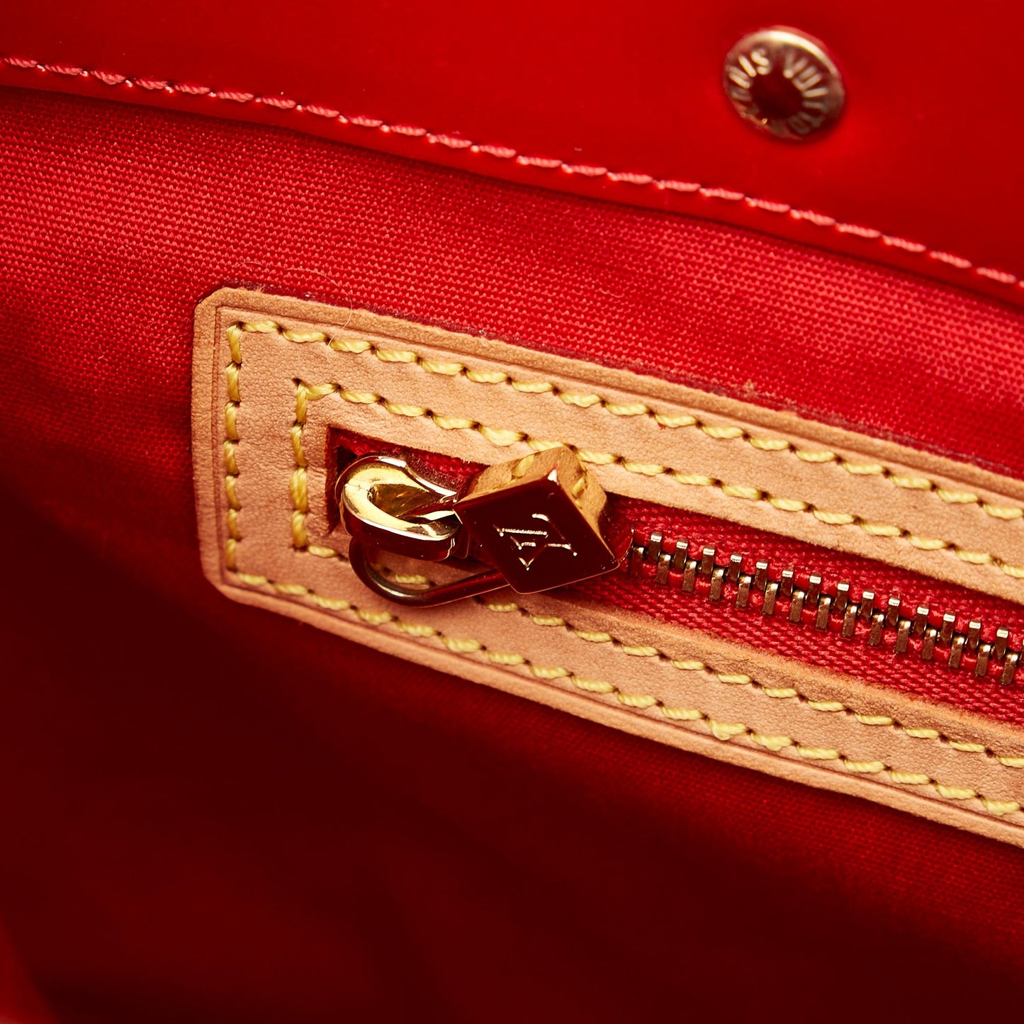 Louis Vuitton Vernis Reade MM (SHG-30095)