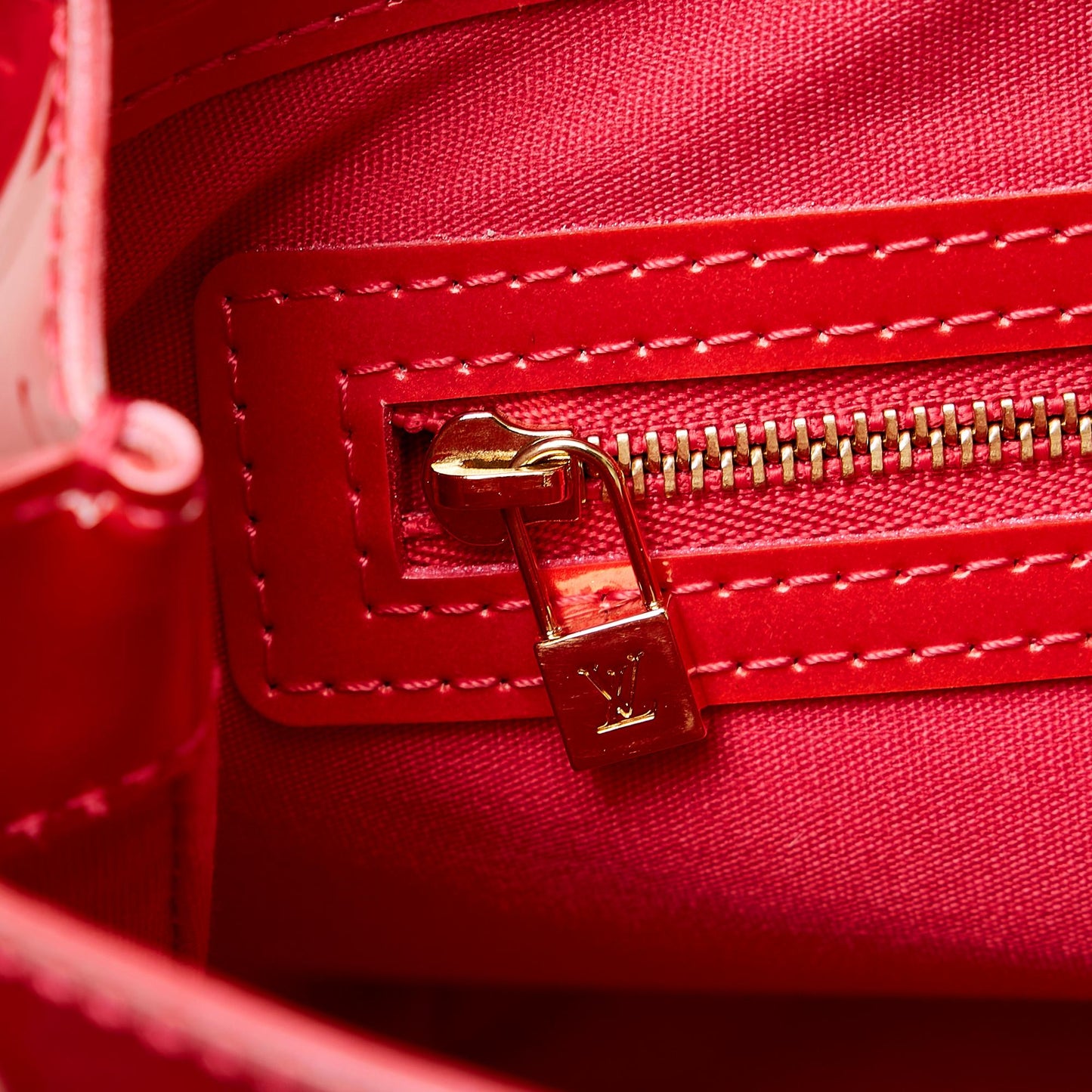 Louis Vuitton Vernis Wilshire PM (SHG-28784)