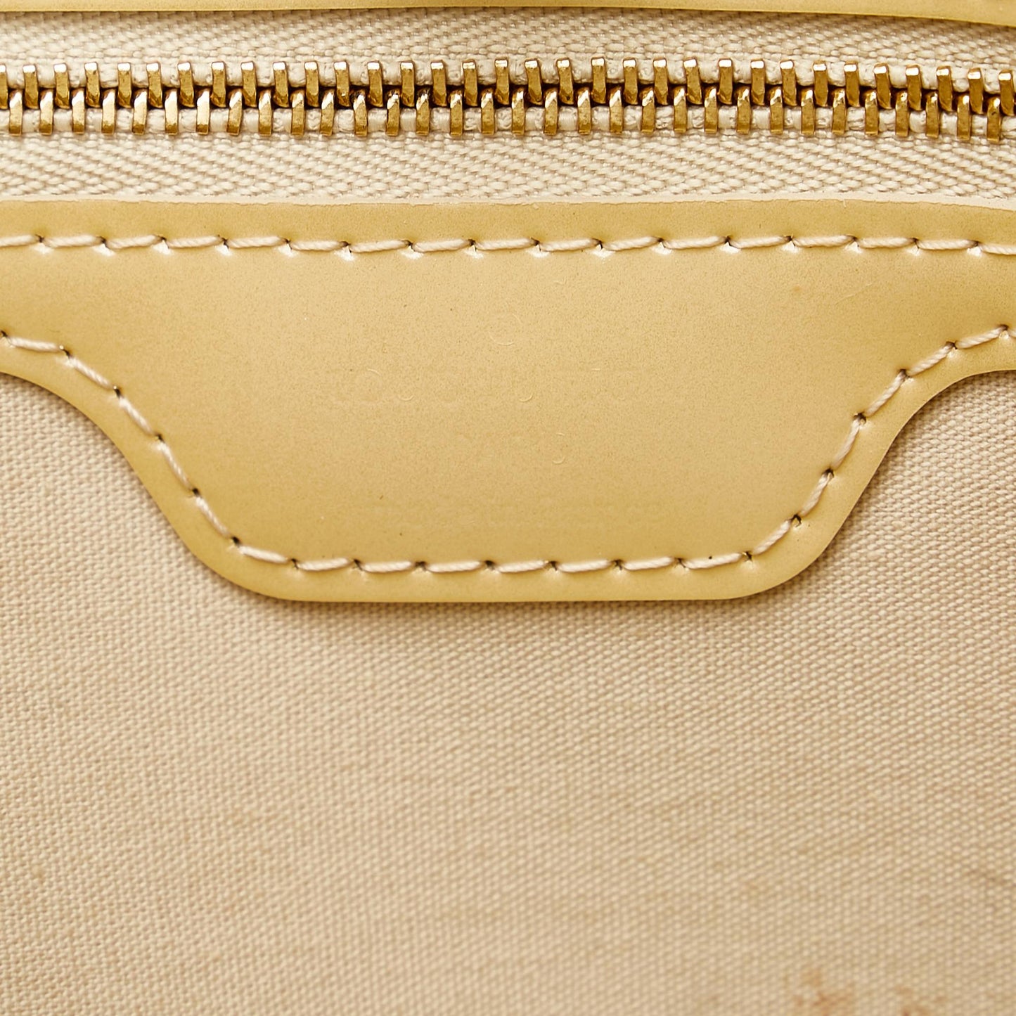 Louis Vuitton Vernis Wilshire PM (SHG-35247)