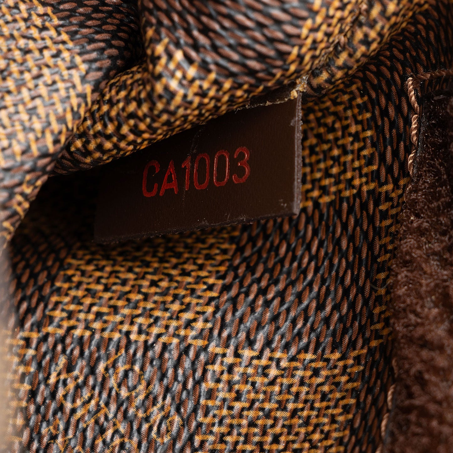 Louis Vuitton Vintage Damier Ebene Geronimos Sling Bag (SHF-Jk548C)