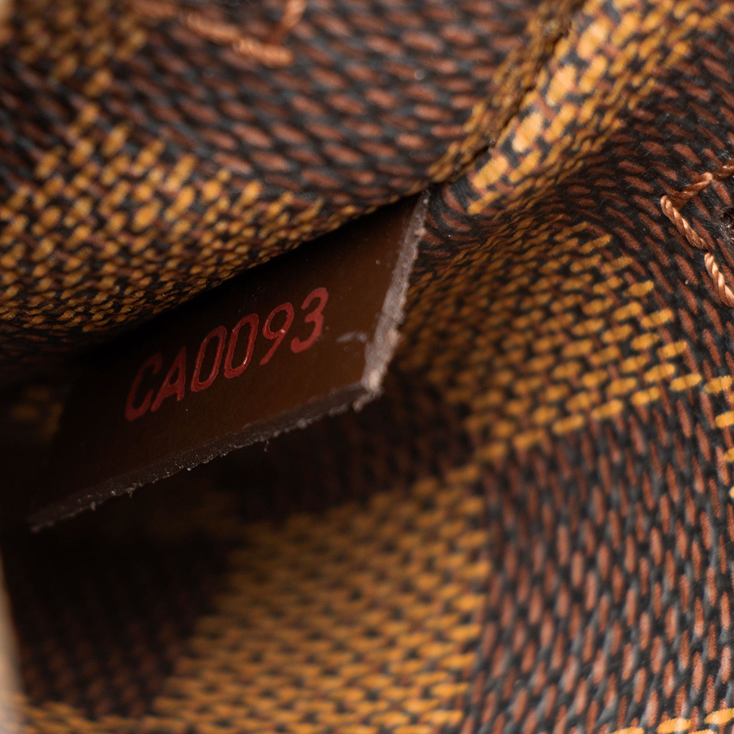 Louis Vuitton Vintage Damier Ebene Geronimos Sling Bag (SHF-IWcx8E)