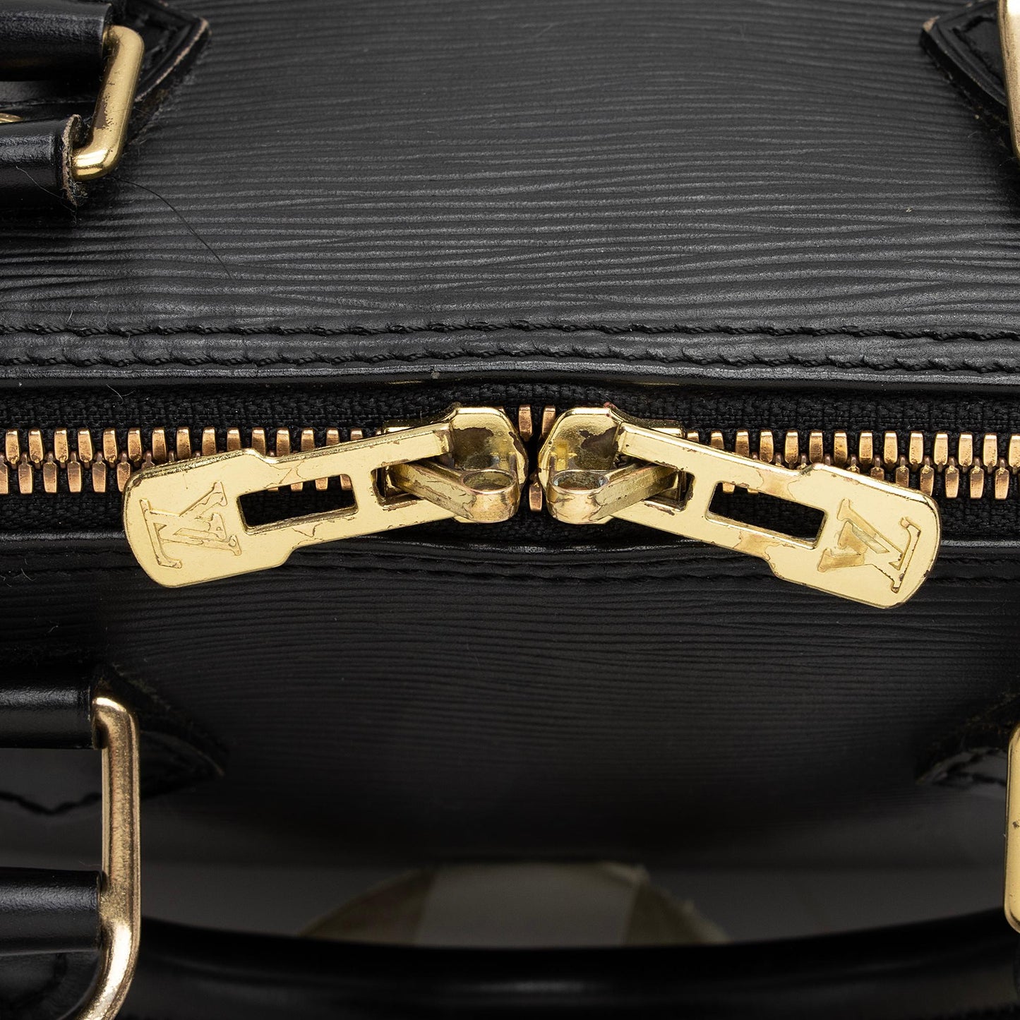Louis Vuitton Vintage Epi Leather Alma PM Satchel (SHF-22820)